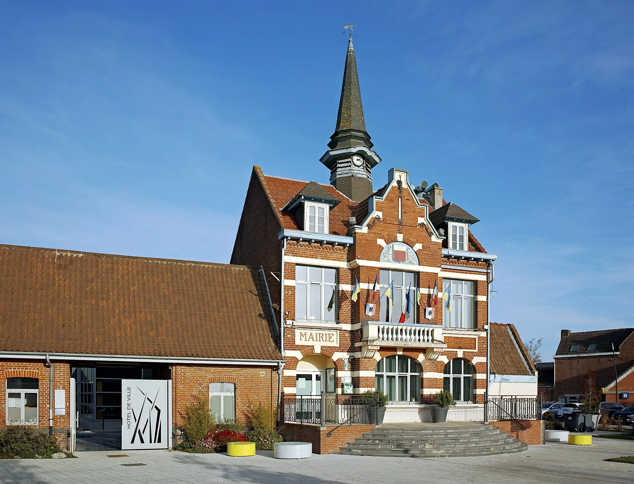 Photo showing: The Sainghin-en-Weppes town hall.