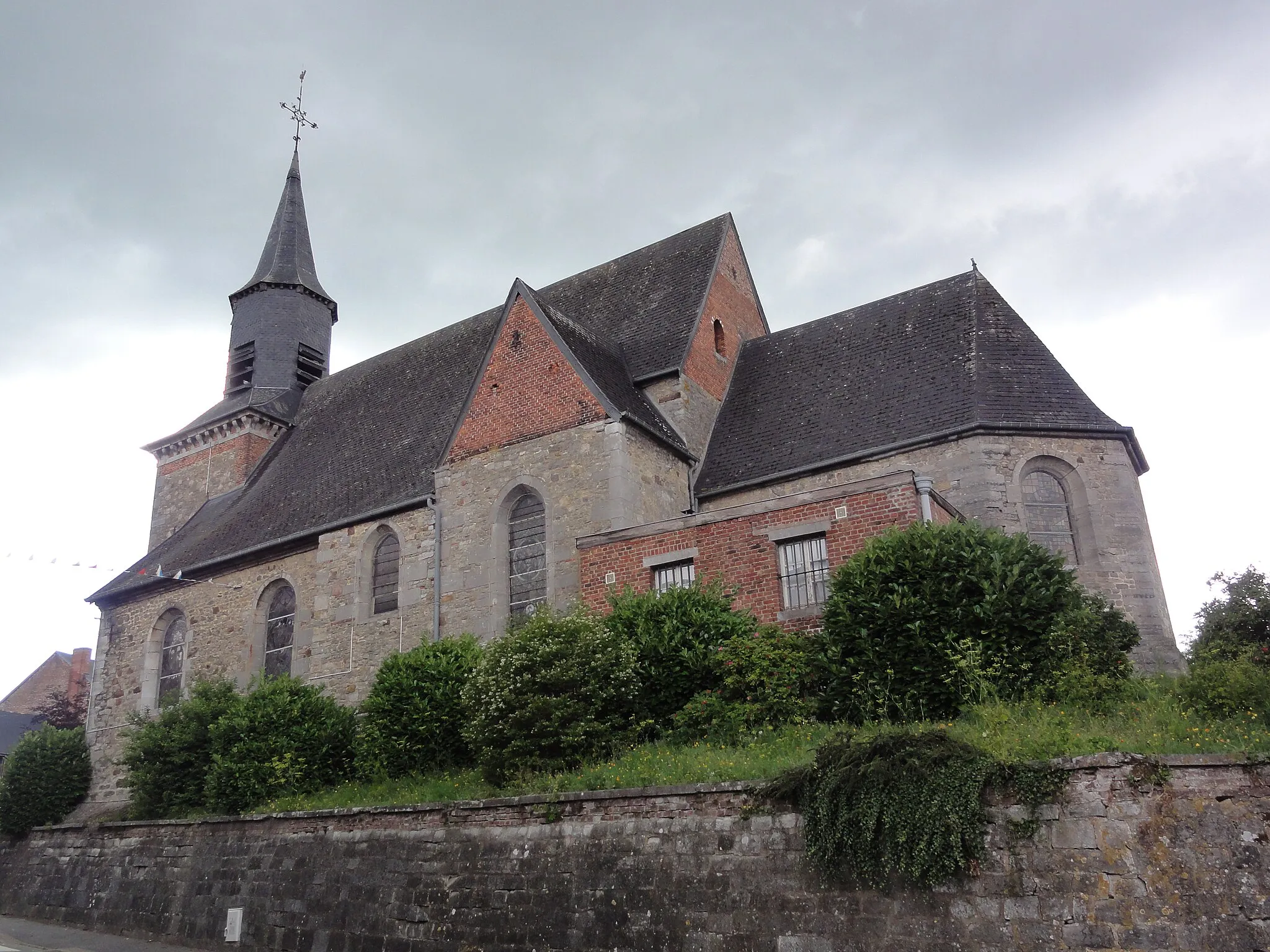 Photo showing: Sains-du-Nord (Nord, Fr) église, vue latérale