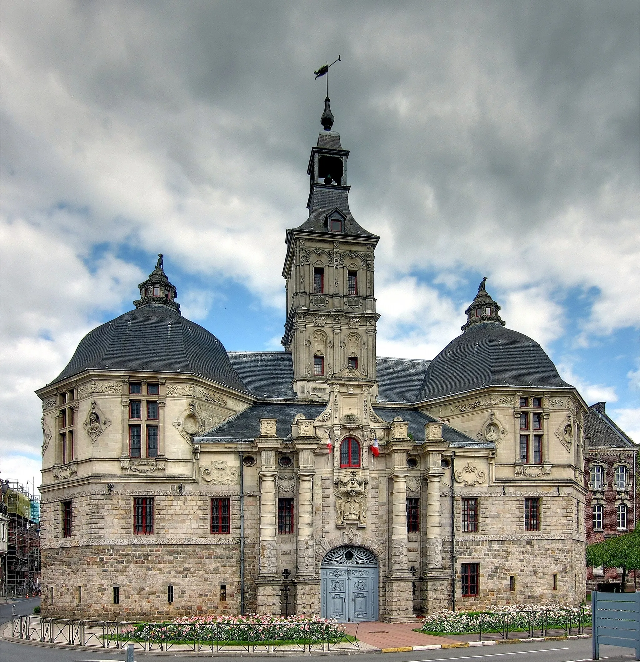 Photo showing: L'échevinage de l'abbaye de Saint-Amand-les-Eaux (Nord). Réf. : https://www.leparisien.fr/etudiant/sortir/li-l-echevinage-de-saint-amand-les-eaux-saint-amand-les-eaux/