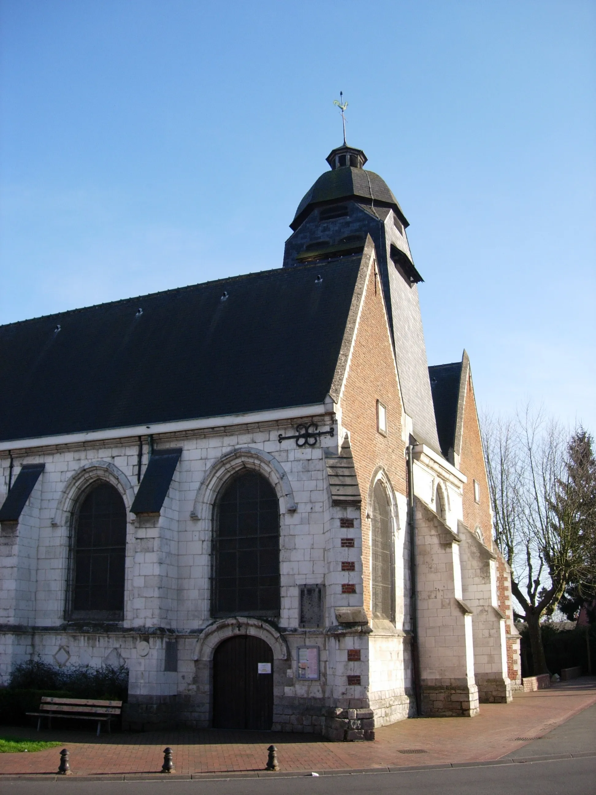 Photo showing: Saint-Laurent Church, side