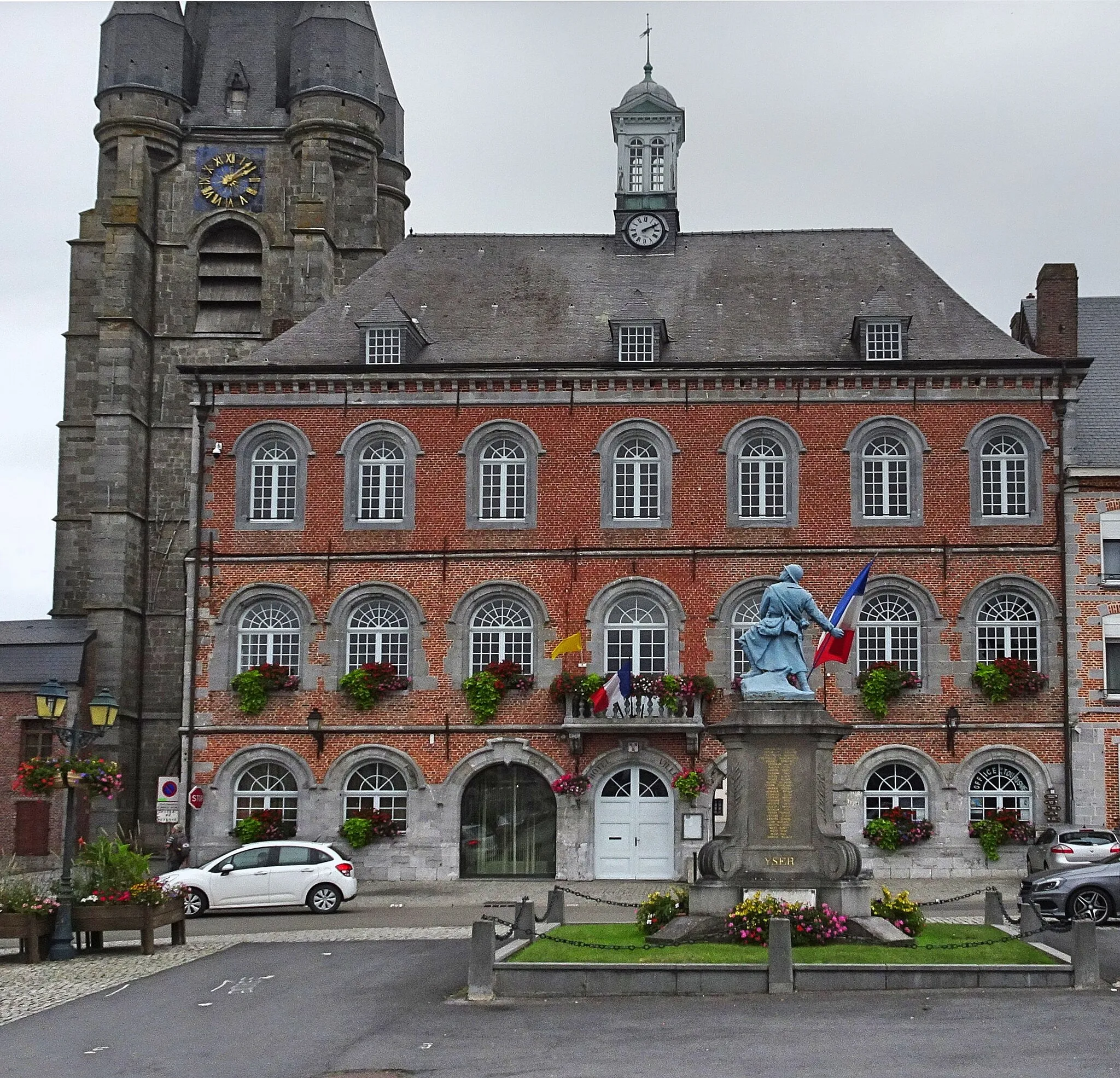 Photo showing: This building is indexed in the base Mérimée, a database of architectural heritage maintained by the French Ministry of Culture, under the reference PA00107822 .