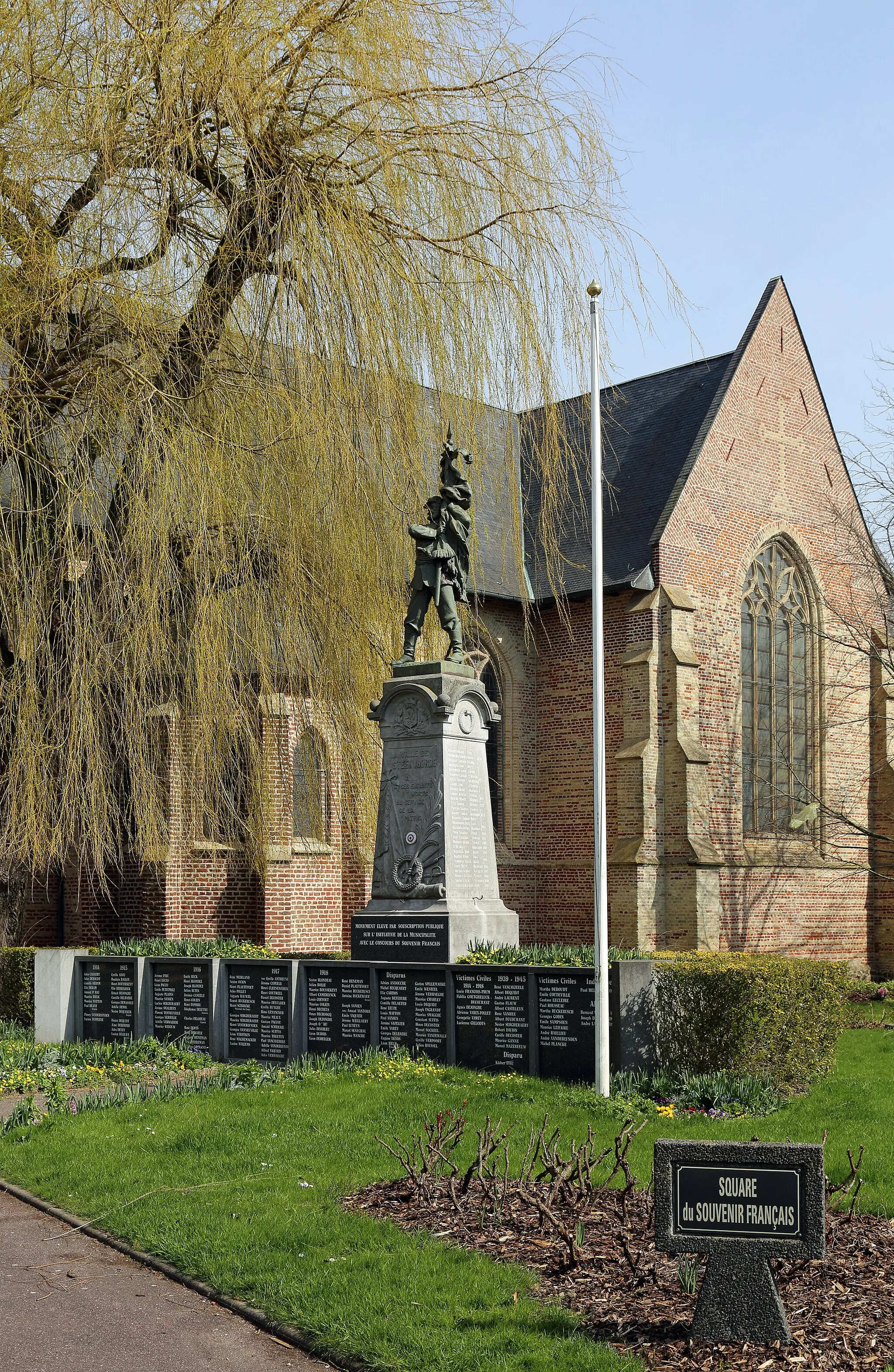 Photo showing: Steenvoorde (département du Nord, France): war memorial (WW1 and WW2)