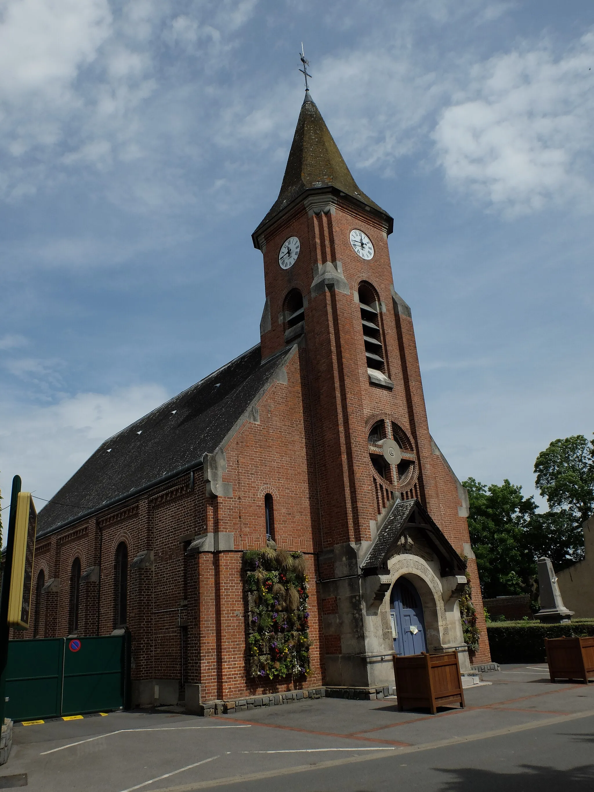 Photo showing: Vue de l'église Saint-Brice de Tilloy-lès-Mofflaines.