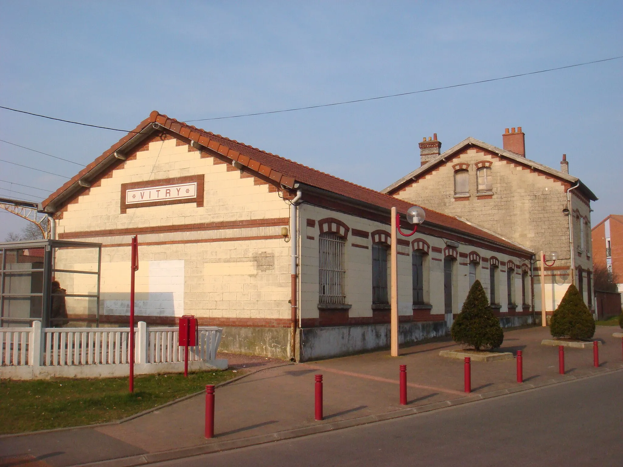 Photo showing: Gare de Vitry en Artois (Pas de Calais), le bâtiment voyageurs construit après la Première Guerre mondiale.