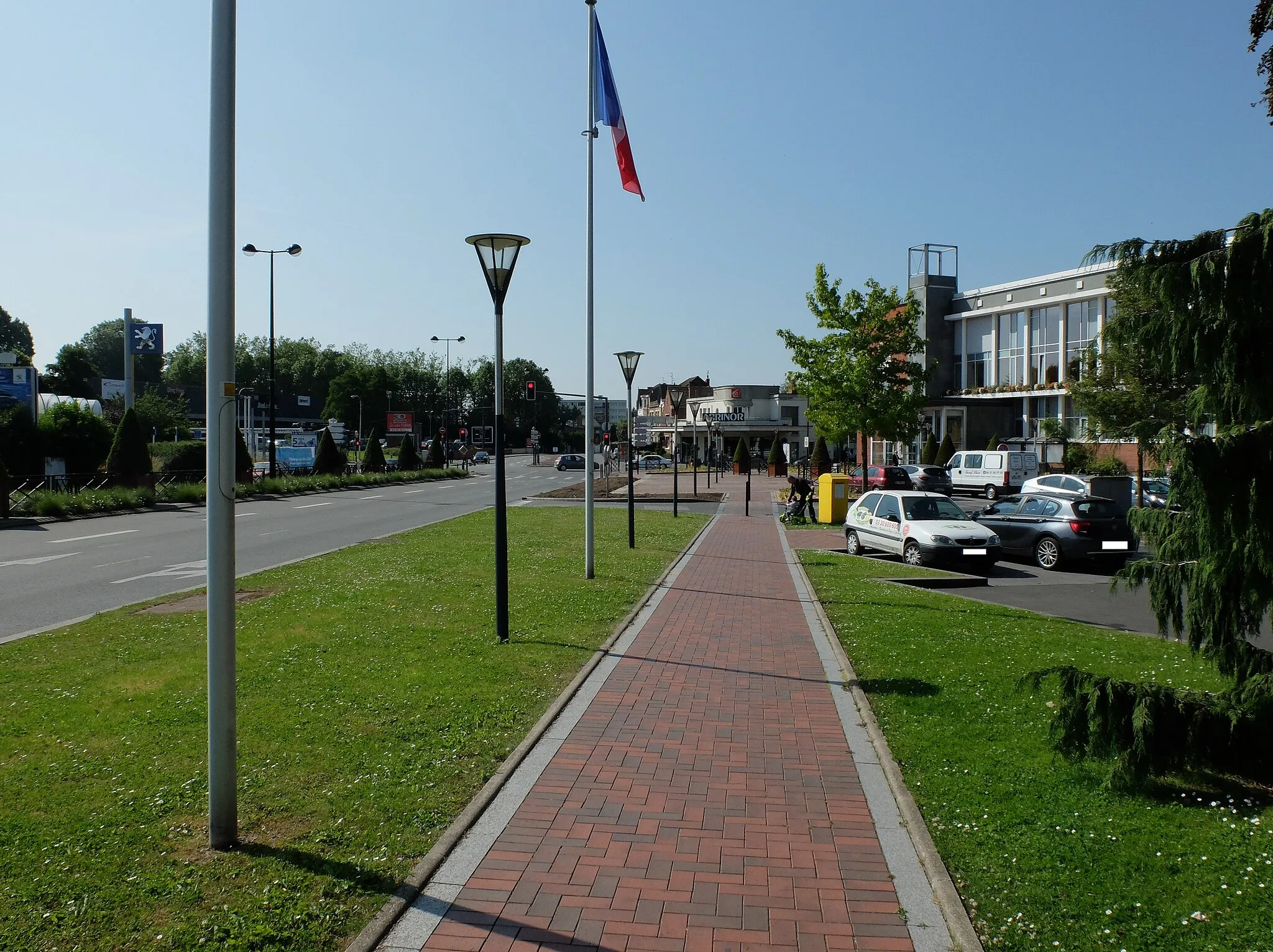 Photo showing: Vue de la rue Clemenceau de Wattignies.