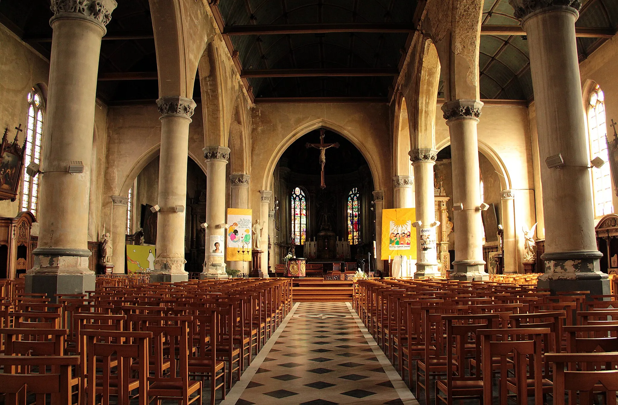 Photo showing: Wormhout (France), the nave, aisles and the choir of the Saint Martin's church (XVIIth century).