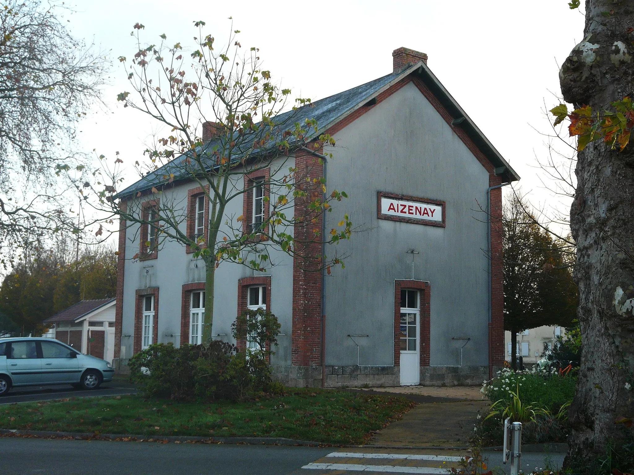 Photo showing: Le bâtiment voyageurs de l'ancienne gare d'Aizenay, Vendée, France.