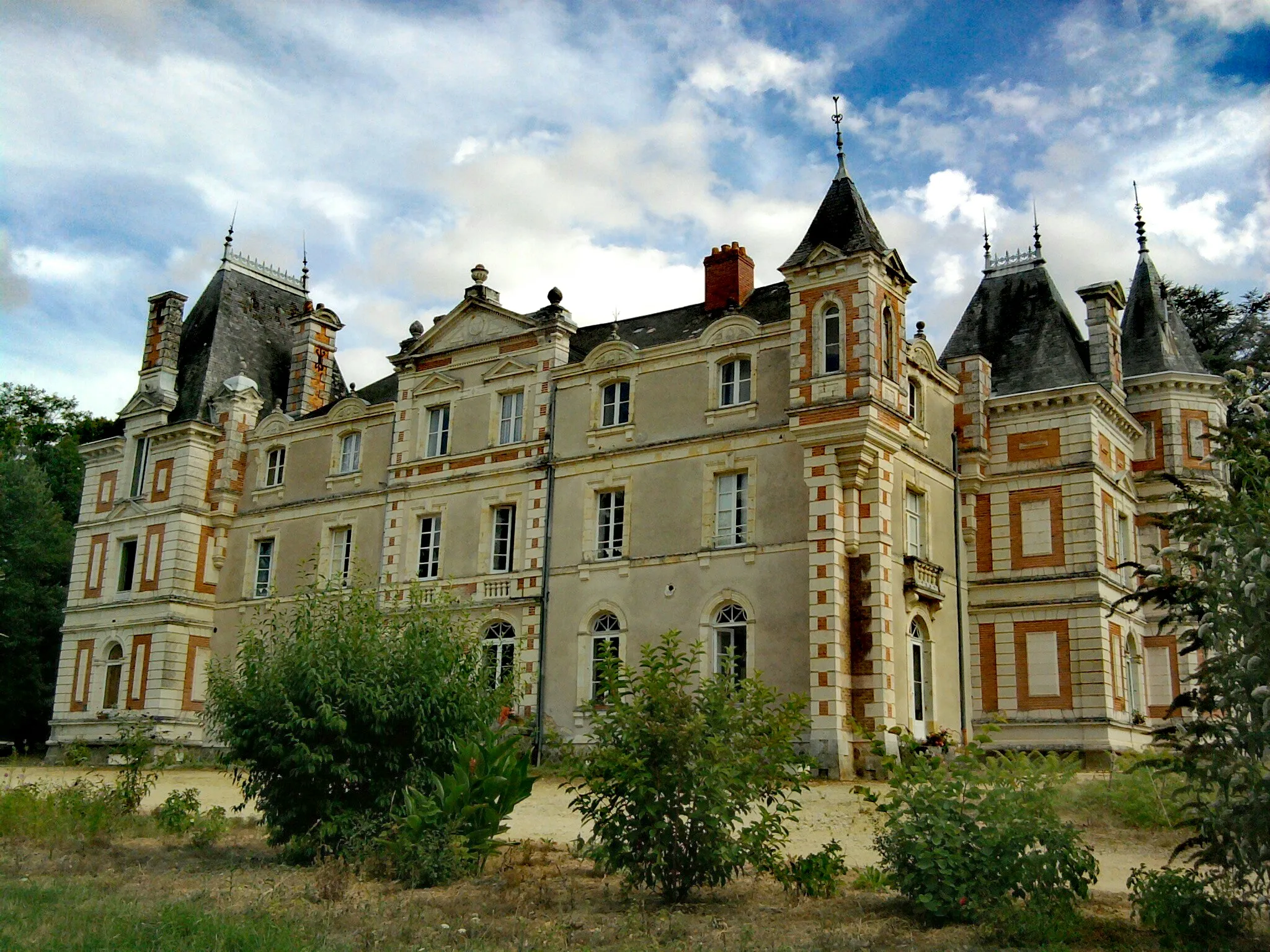 Photo showing: the castle of Grésillon in Baugé, France