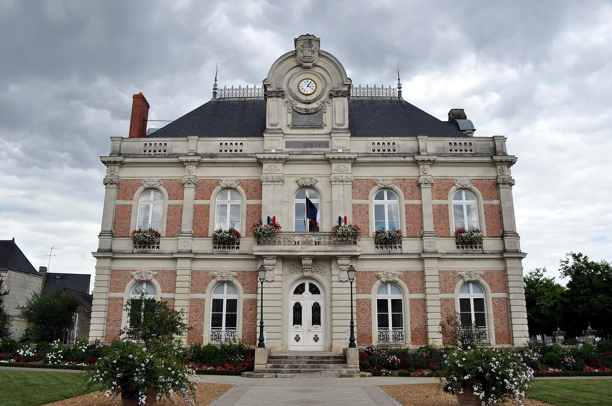 Photo showing: Mairie de Beaufort-en-Vallée (Maine-et-Loire, France).