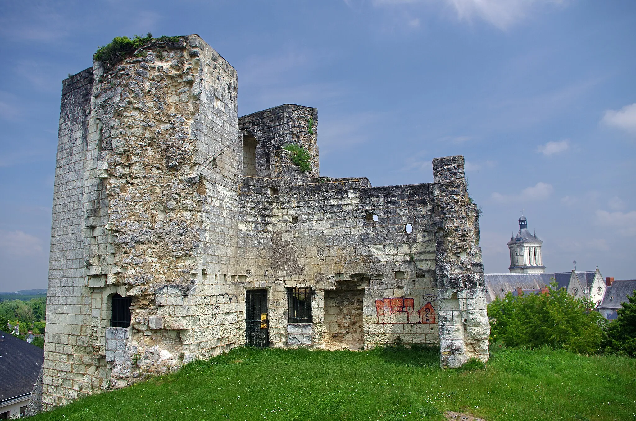 Photo showing: Ruines du château comtal des Roger de Beaufort. Château de Beaufort-en-Vallée (Maine-et-Loire, France).