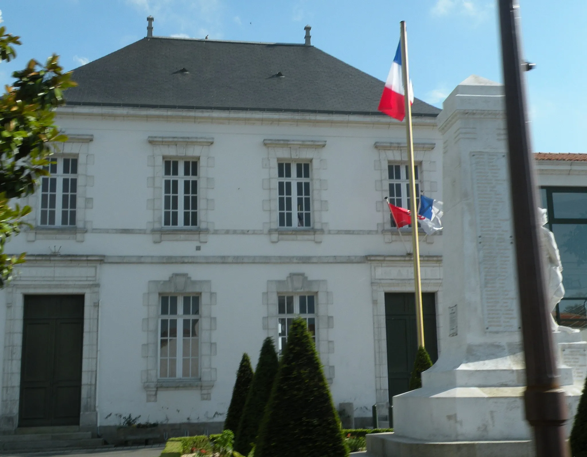 Photo showing: Town hall of Beauvoir-sur-Mer.