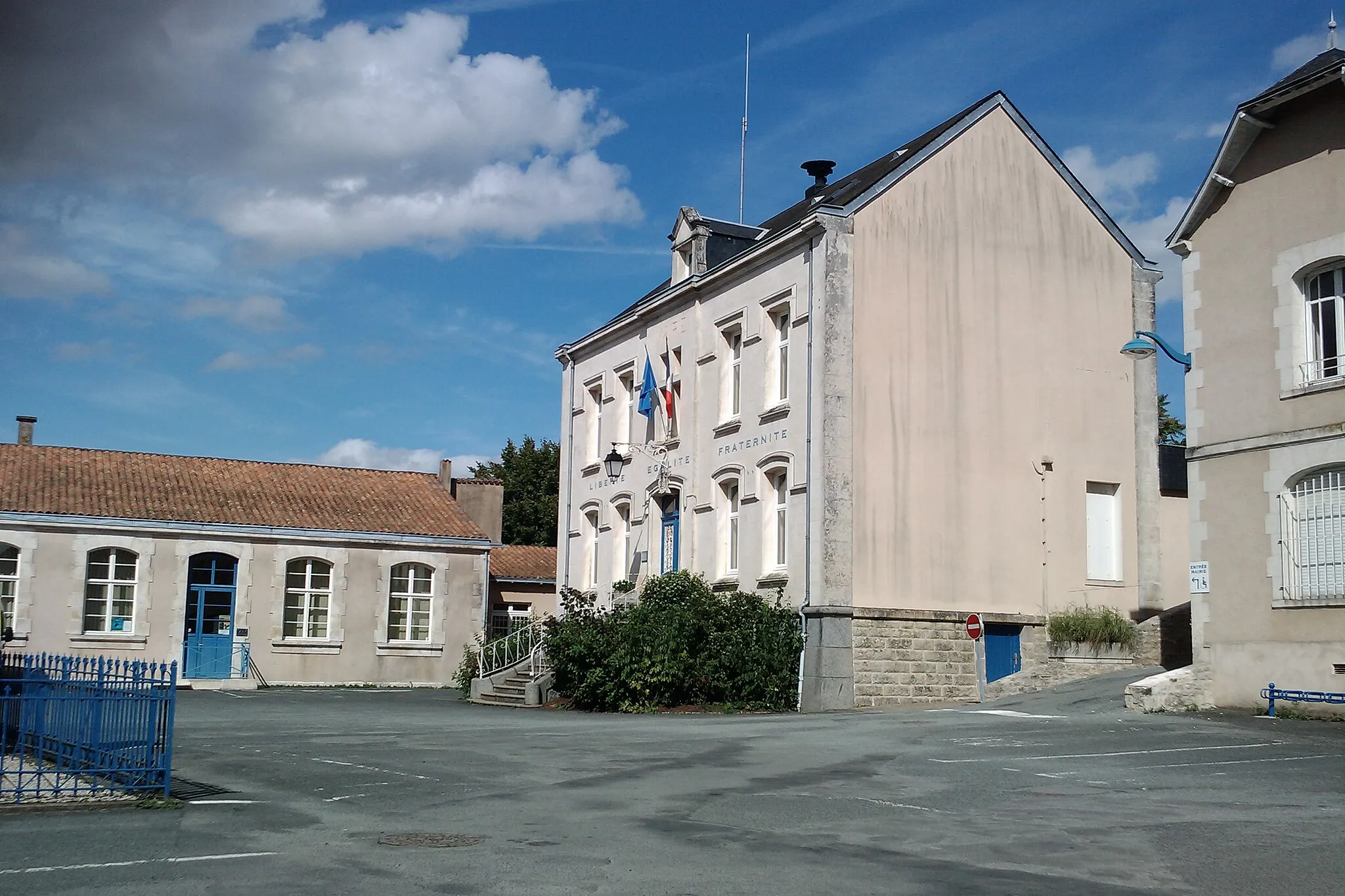 Photo showing: place centrale de