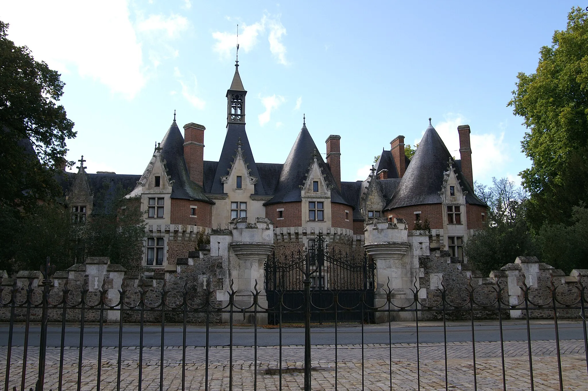 Photo showing: Le château de Bonnétable.