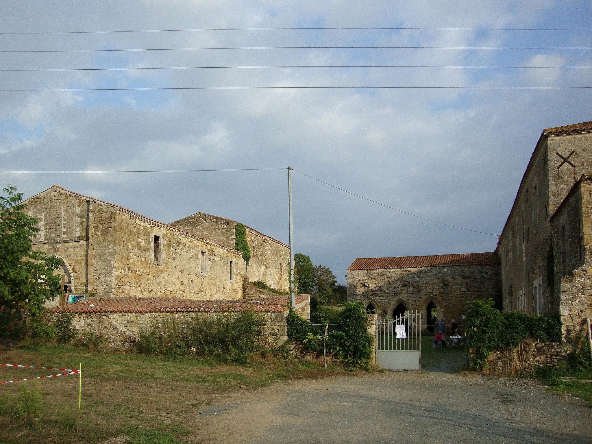 Photo showing: Abbaye de Trizay (Vendée, France),  (Inscrite, 1989)