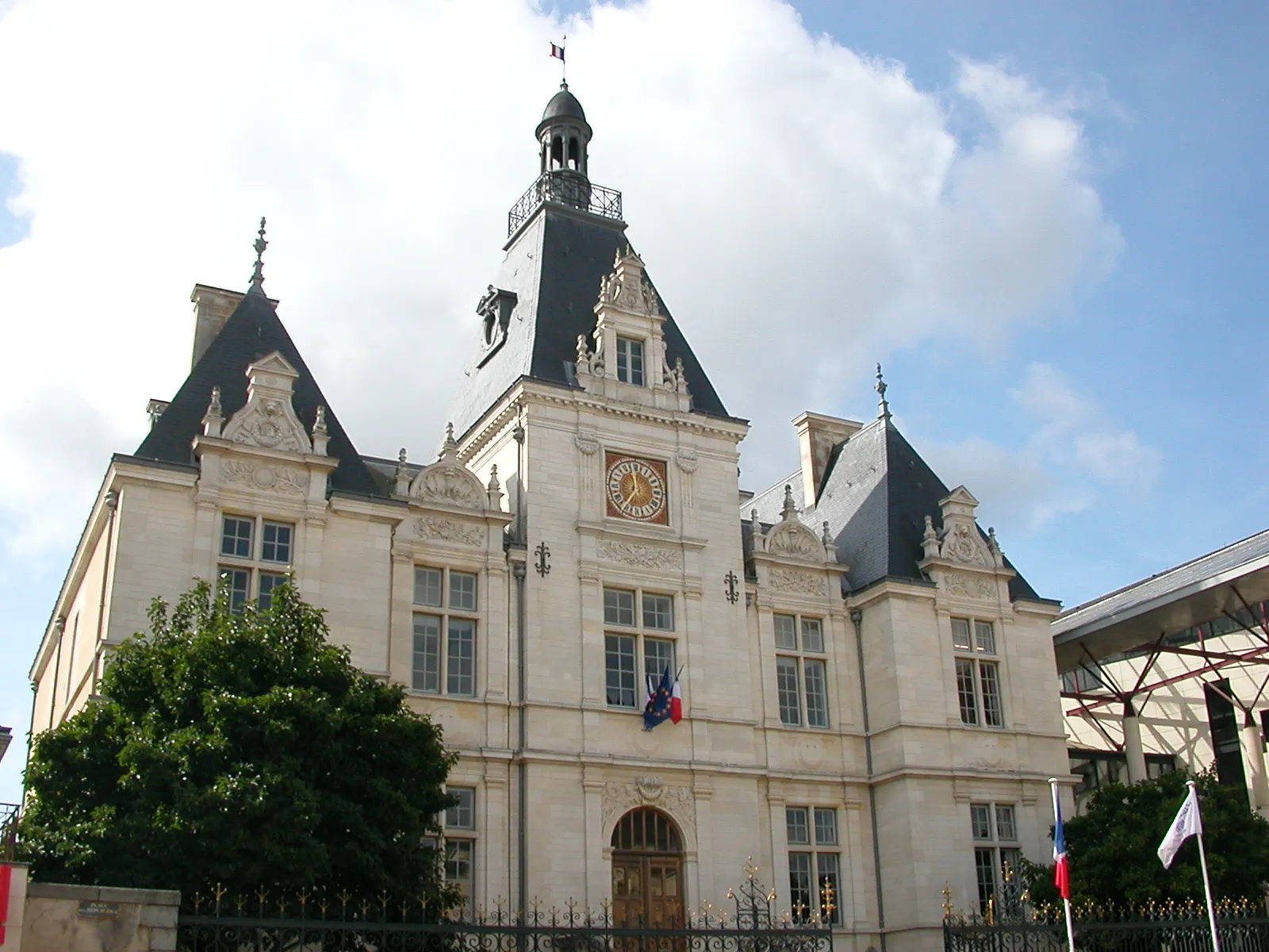 Photo showing: Town hall of Château-Gontier