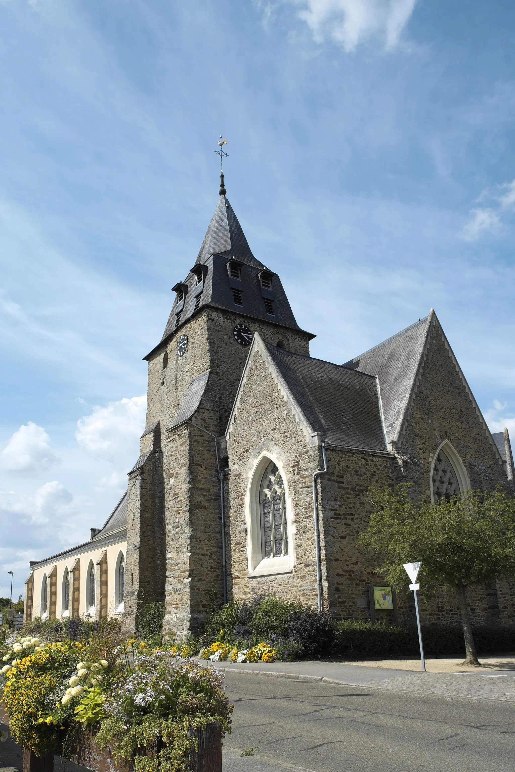 Photo showing: Katholische Kirche Saint-Martin in Bazouges, einem Ortsteil von Château-Gontier im Département Mayenne (Pays de la Loire/Frankreich)