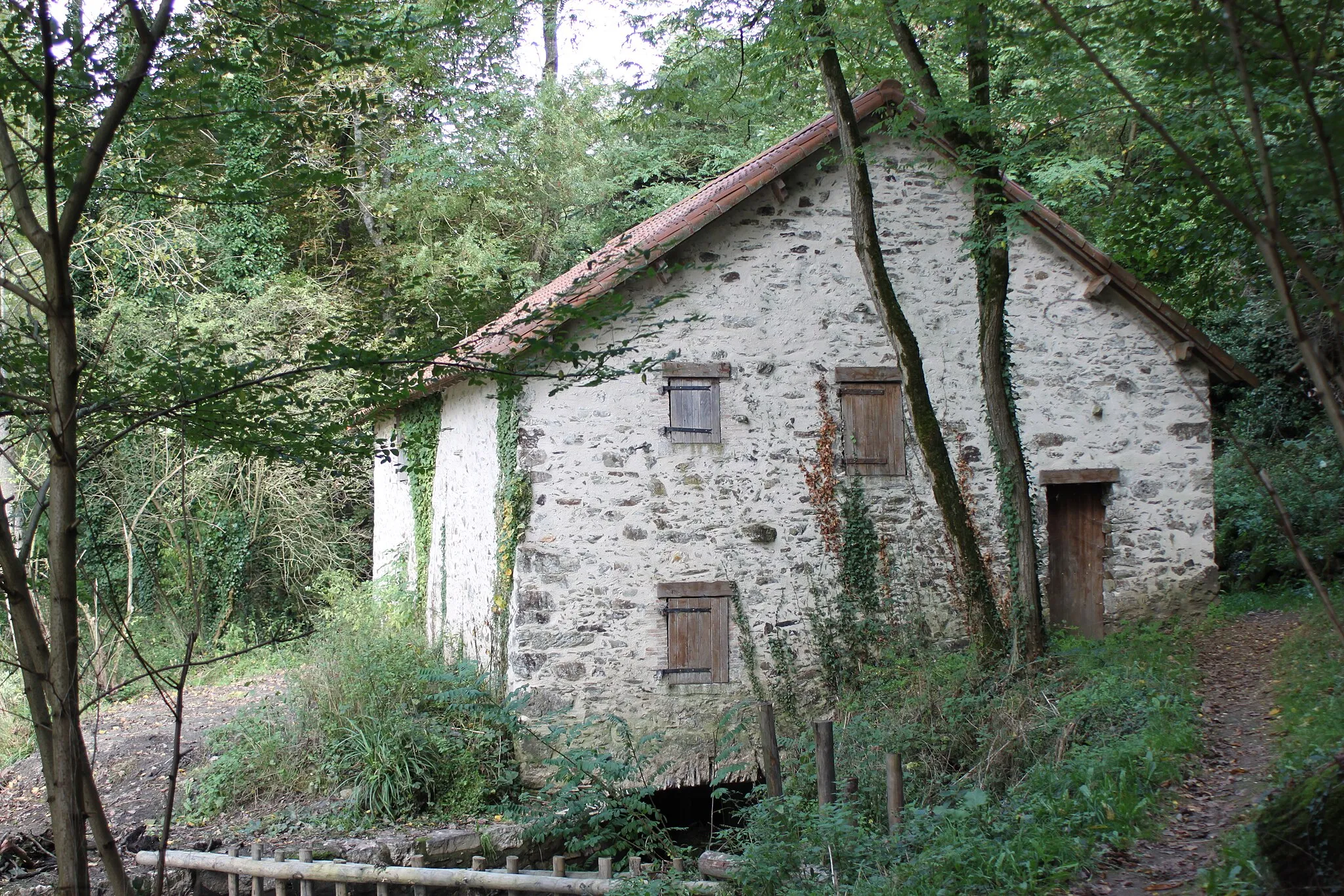 Photo showing: Moulin de Lourdes, sur la Petite Maine, XV°, XIX°, XX°, Fr-85-Chavagnes-en-Paillers.