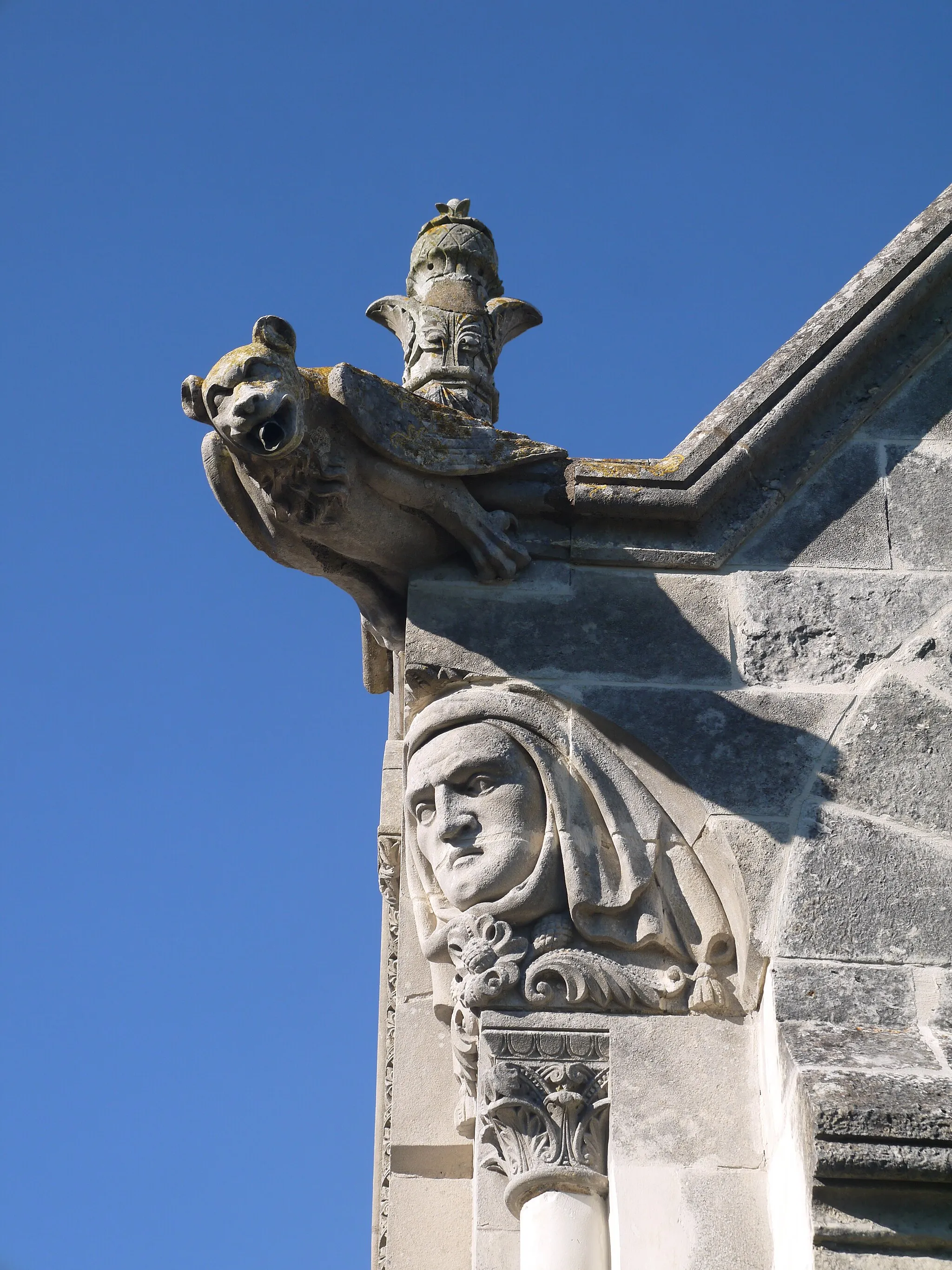 Photo showing: Chapelle du cimetière (détail).