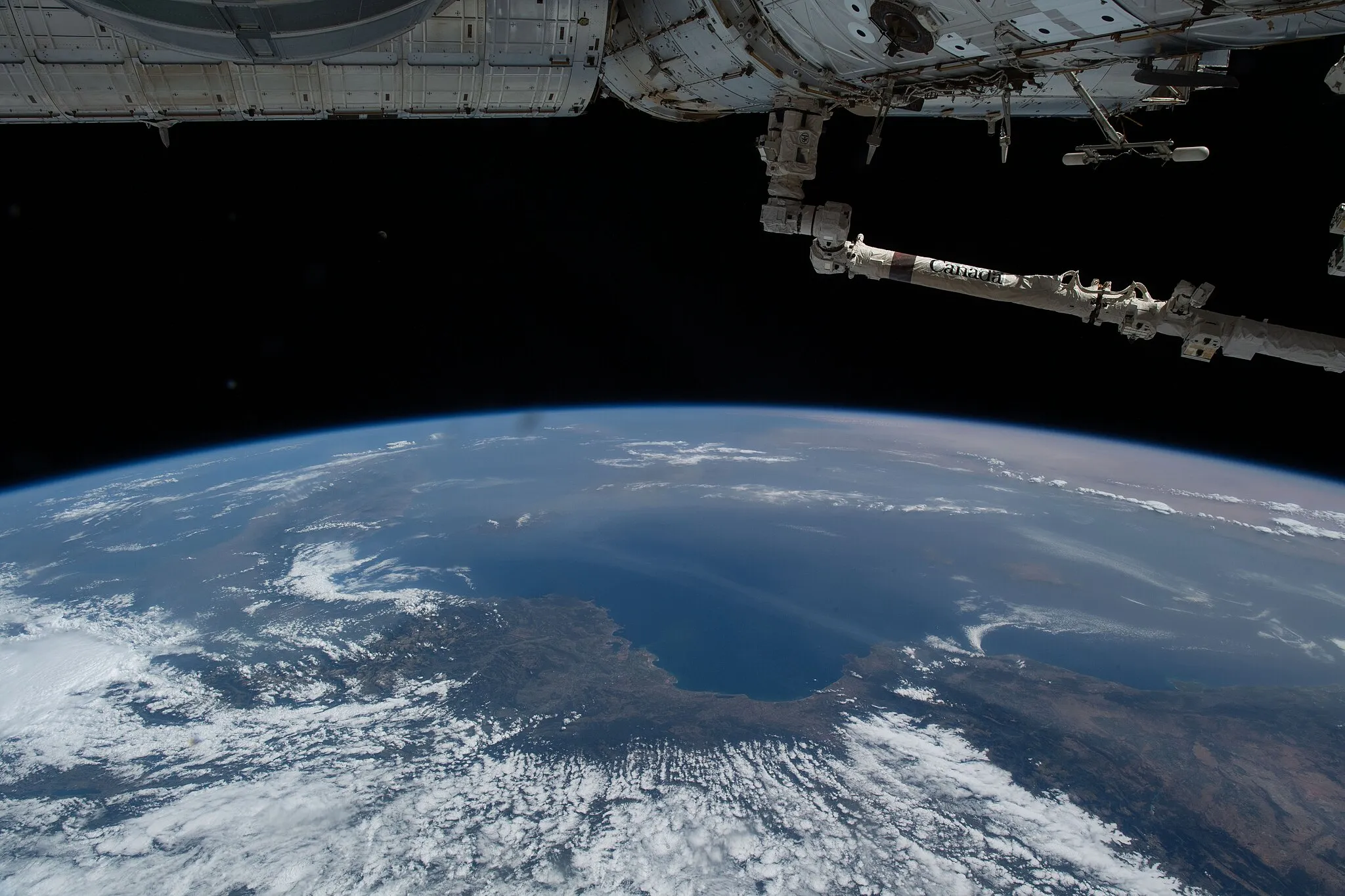 Photo showing: View of Earth taken during ISS Expedition 65.