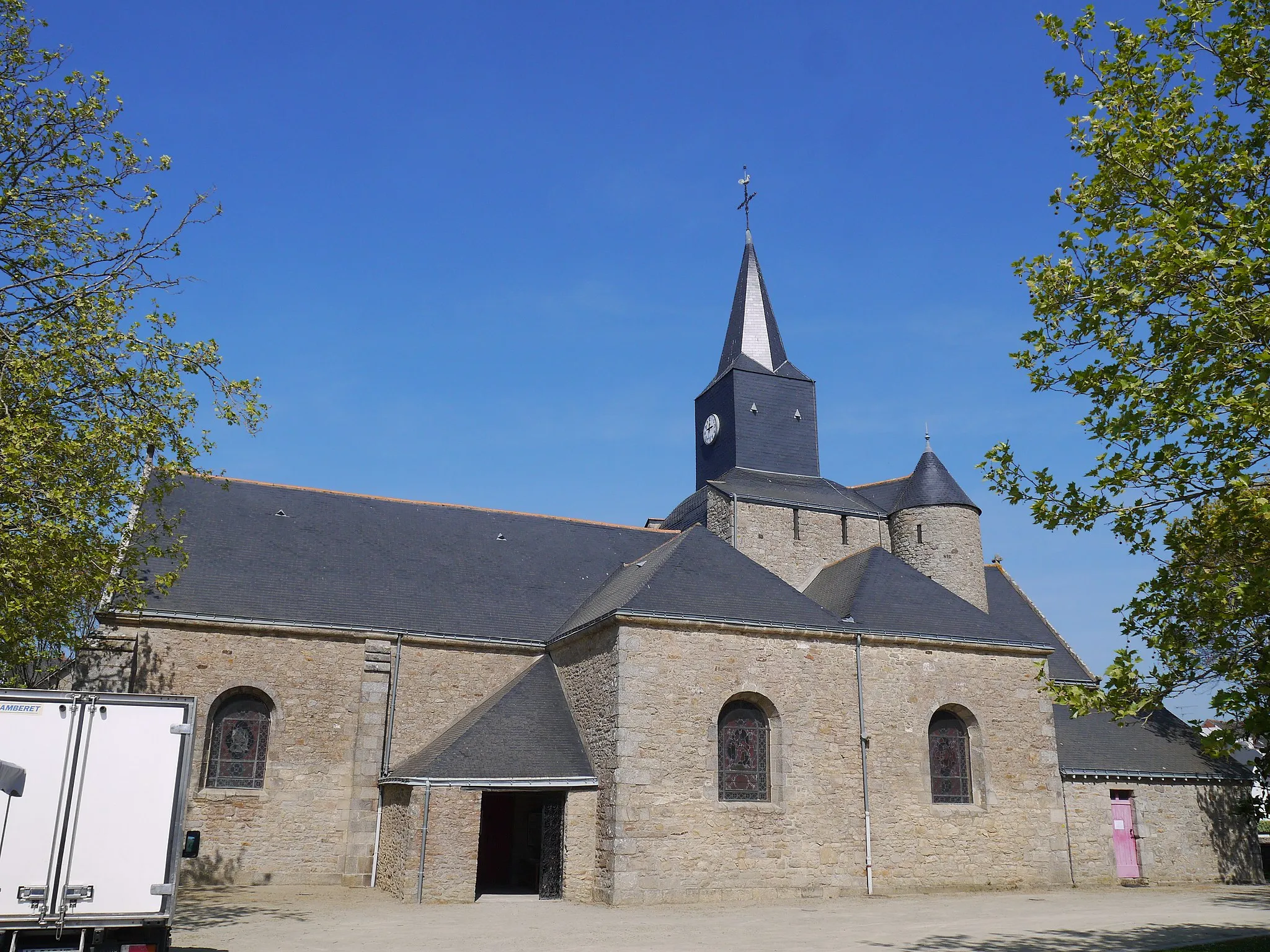 Photo showing: L'église Saint-Pierre.