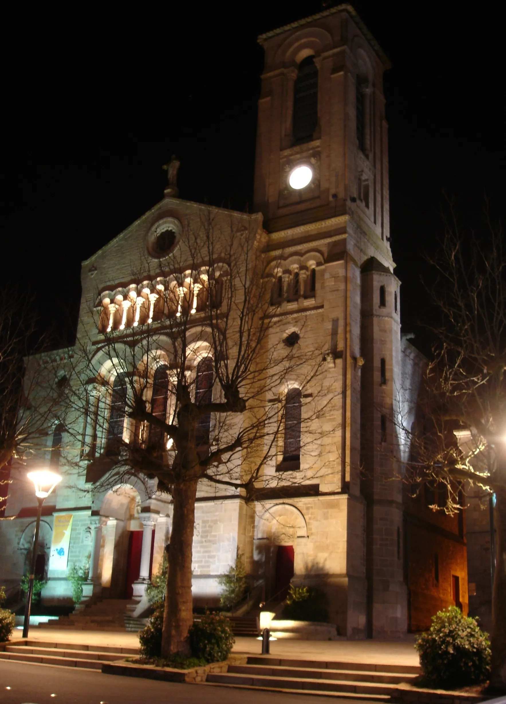 Photo showing: Église Sainte-Radegonde de la Bruffière, vue de nuit, janvier 2007