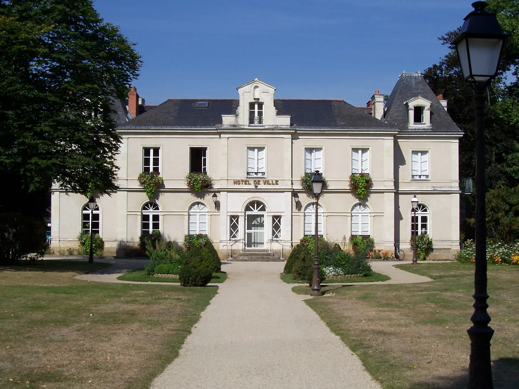 Photo showing: Town hall of La Chapelle-sur-Erdre (France).