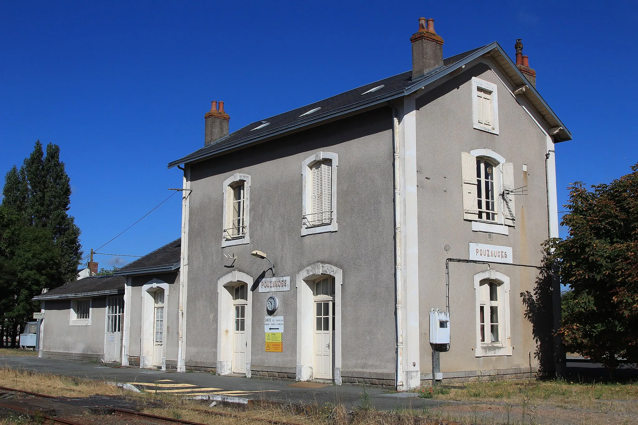 Photo showing: Le bâtiment voyageurs de la gare de Pouzauges en Vendée.