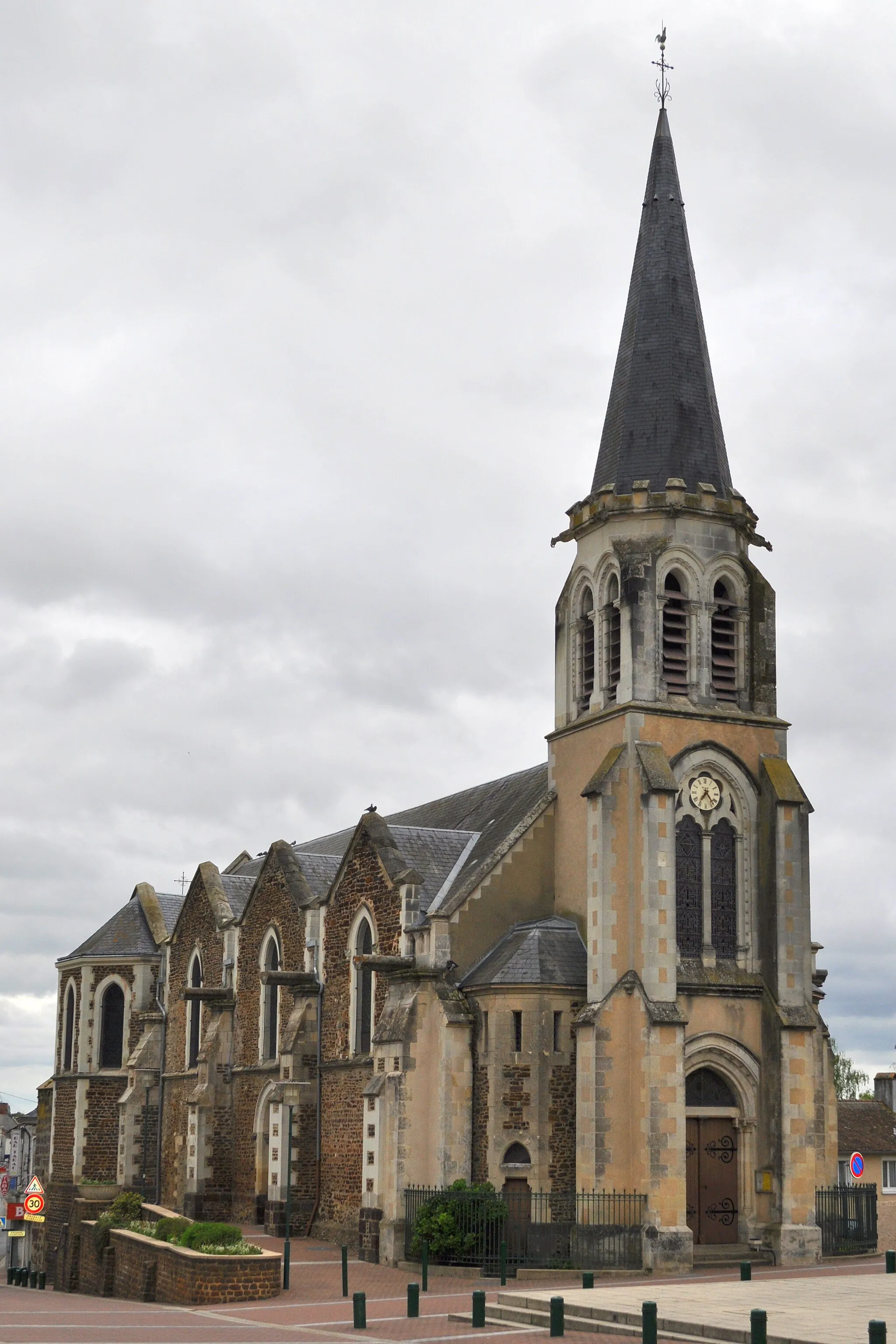 Photo showing: Eglise Saint-Julien de la Suze-sur-Sarthe (Sarthe)