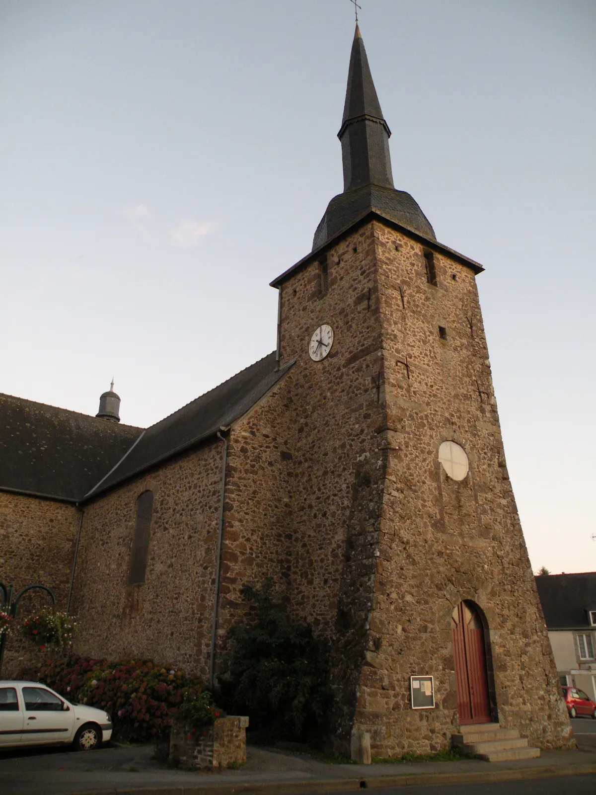 Photo showing: Church of Le Bourgneuf-la-Forêt.