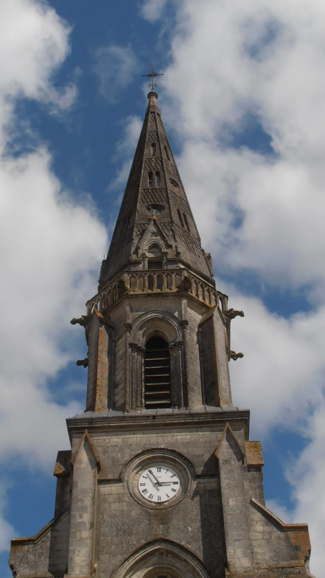 Photo showing: Le clocher de l'église du Fuilet.