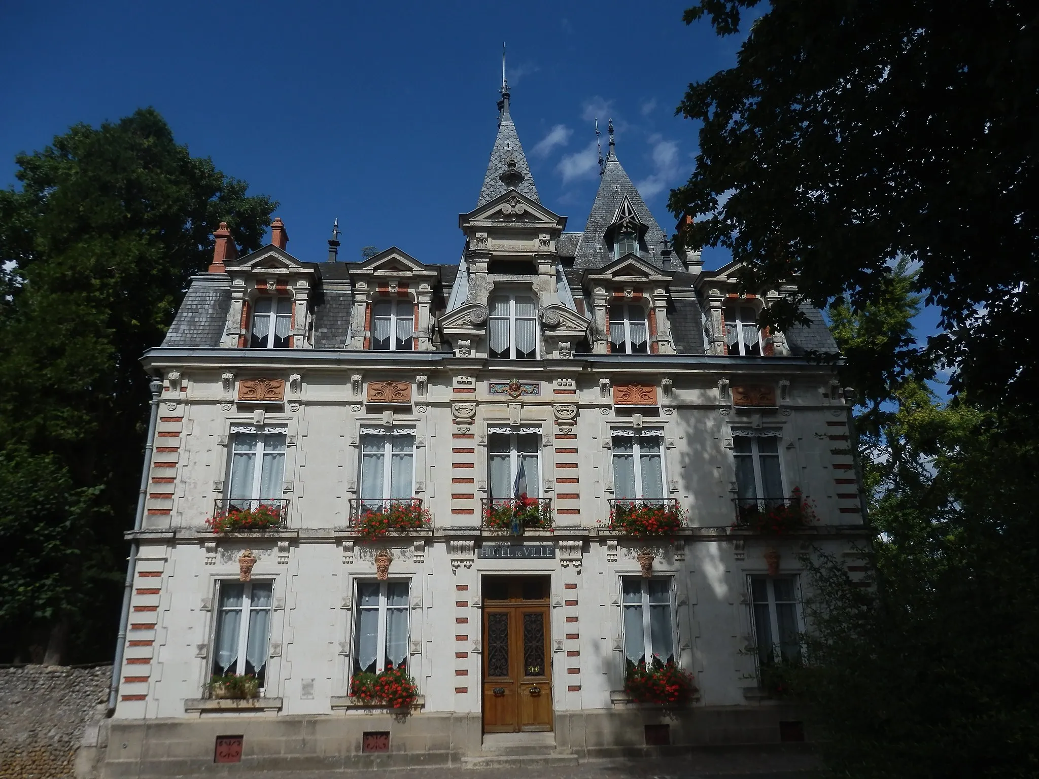 Photo showing: Façade ouest de l'Hôtel de ville.