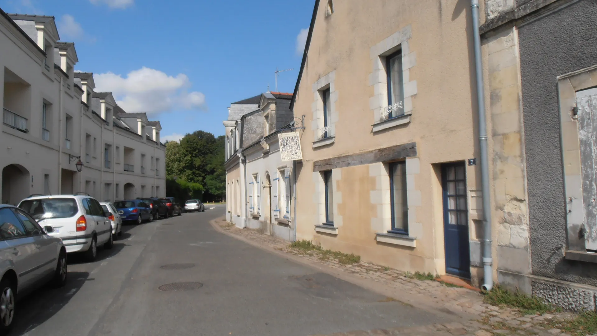 Photo showing: Rue du centre du Plessis-Grammoire (Maine-et-Loire, France) reliant l'église à la mairie.