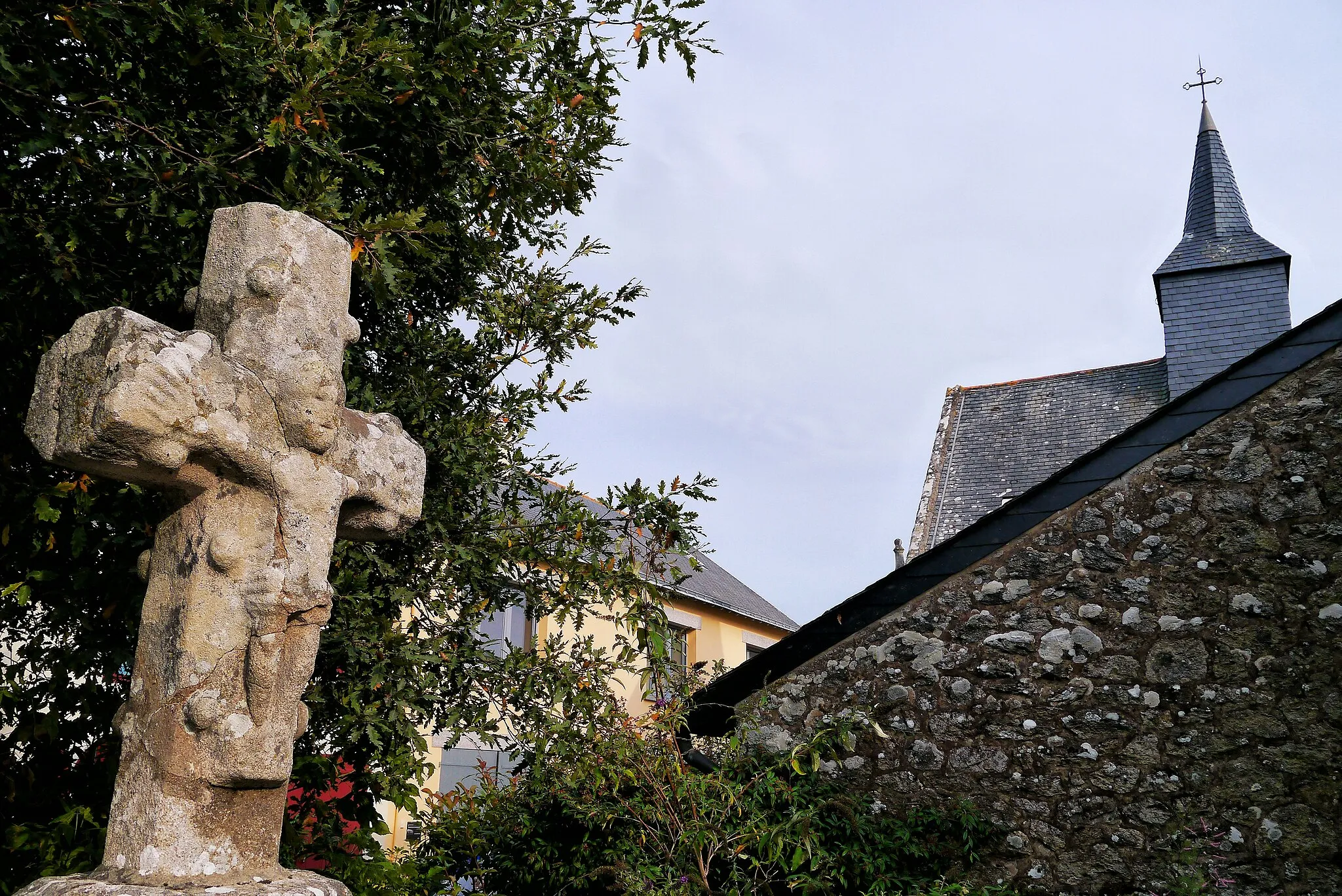 Photo showing: This building is inscrit au titre des monuments historiques de la France. It is indexed in the base Mérimée, a database of architectural heritage maintained by the French Ministry of Culture, under the reference PA00108780 .