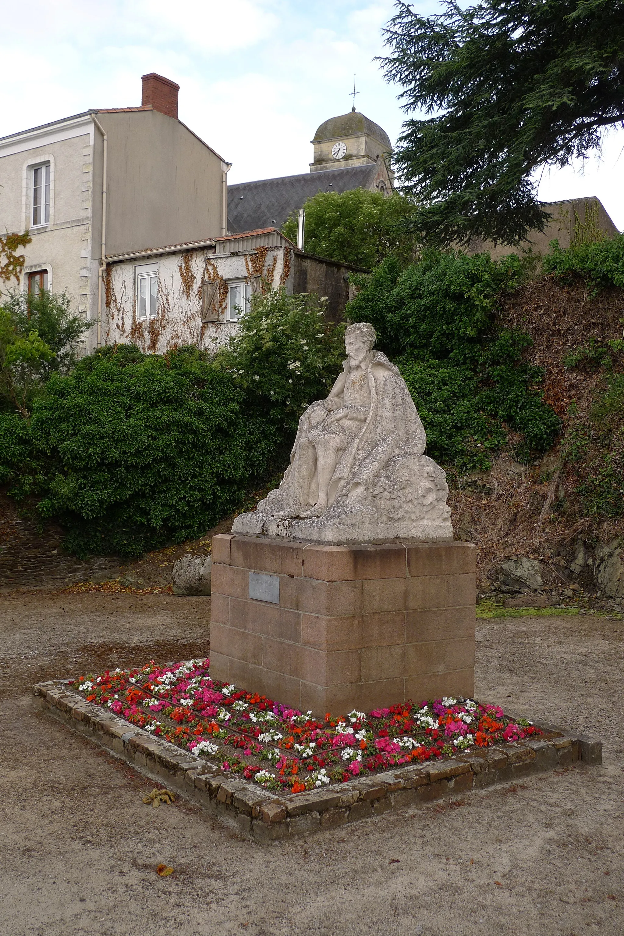 Photo showing: Statue of Joachim du Bellay in Liré (Maine-et-Loire) - sculptor unknow