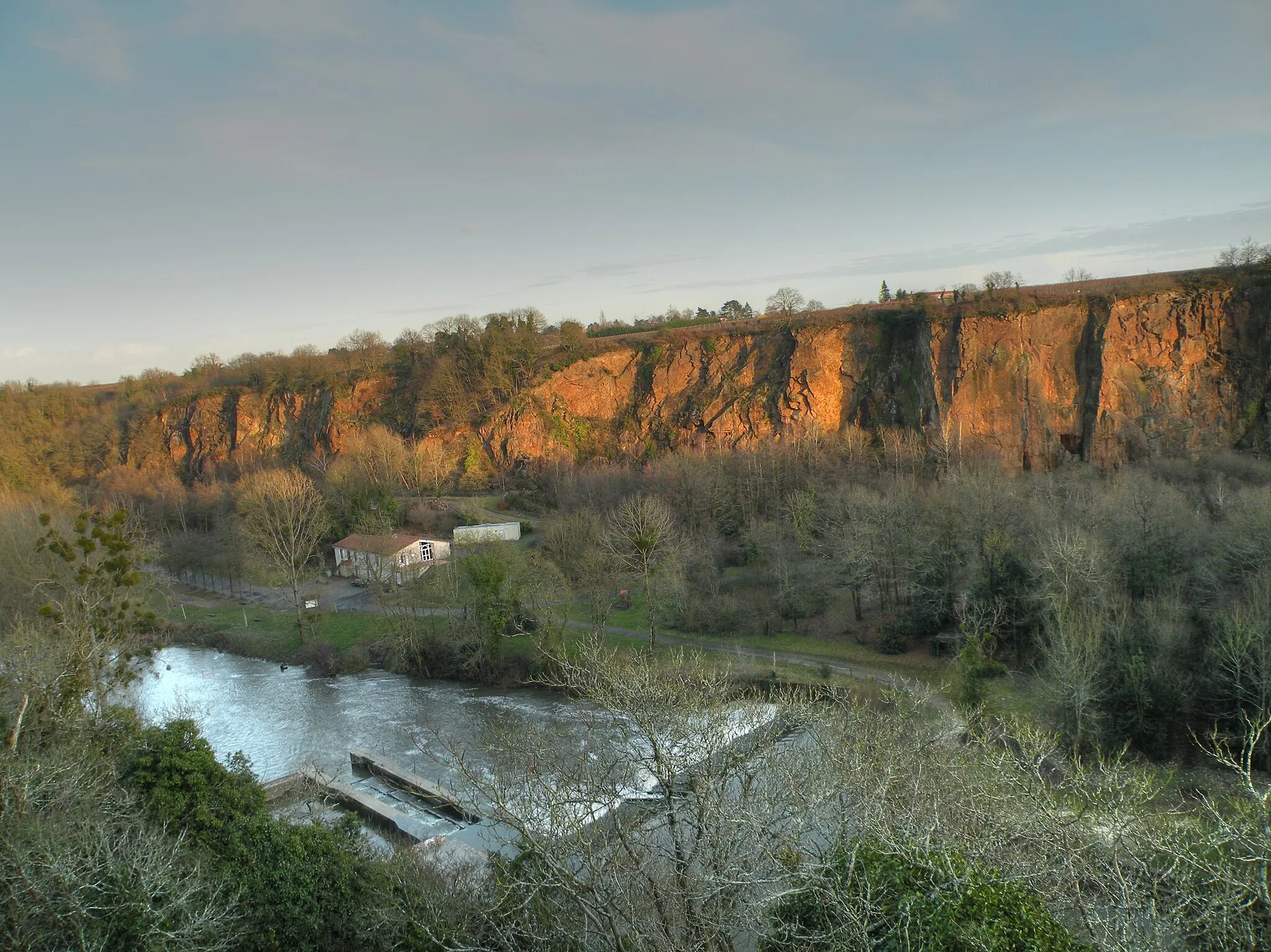 Photo showing: Pont Caffino, site de loisirs au bord de la Maine entre Château-Thébaud et Maisdon-sur-Sèvre.