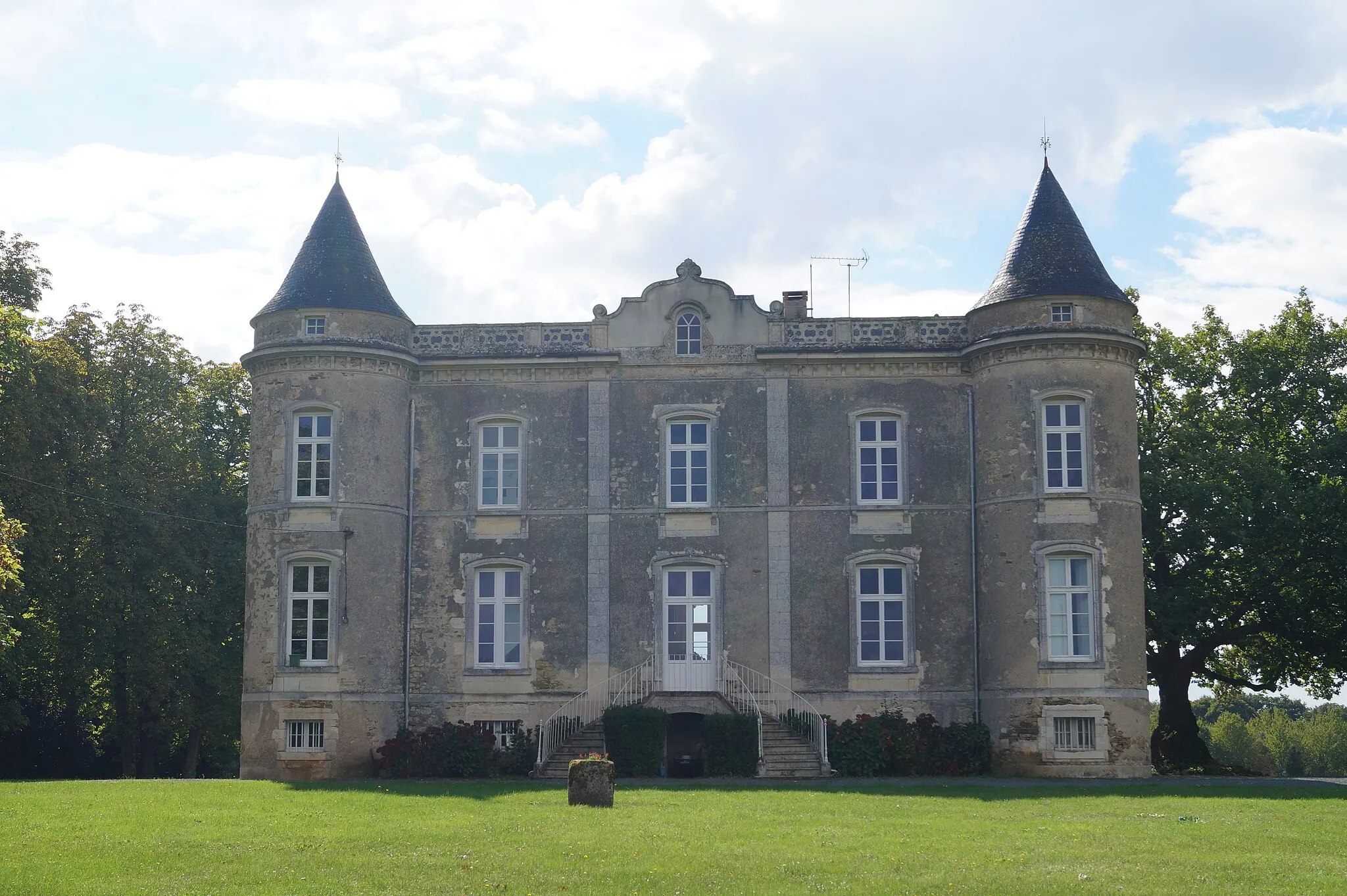 Photo showing: Le château de Beaulieu depuis la rue de Beaulieu.