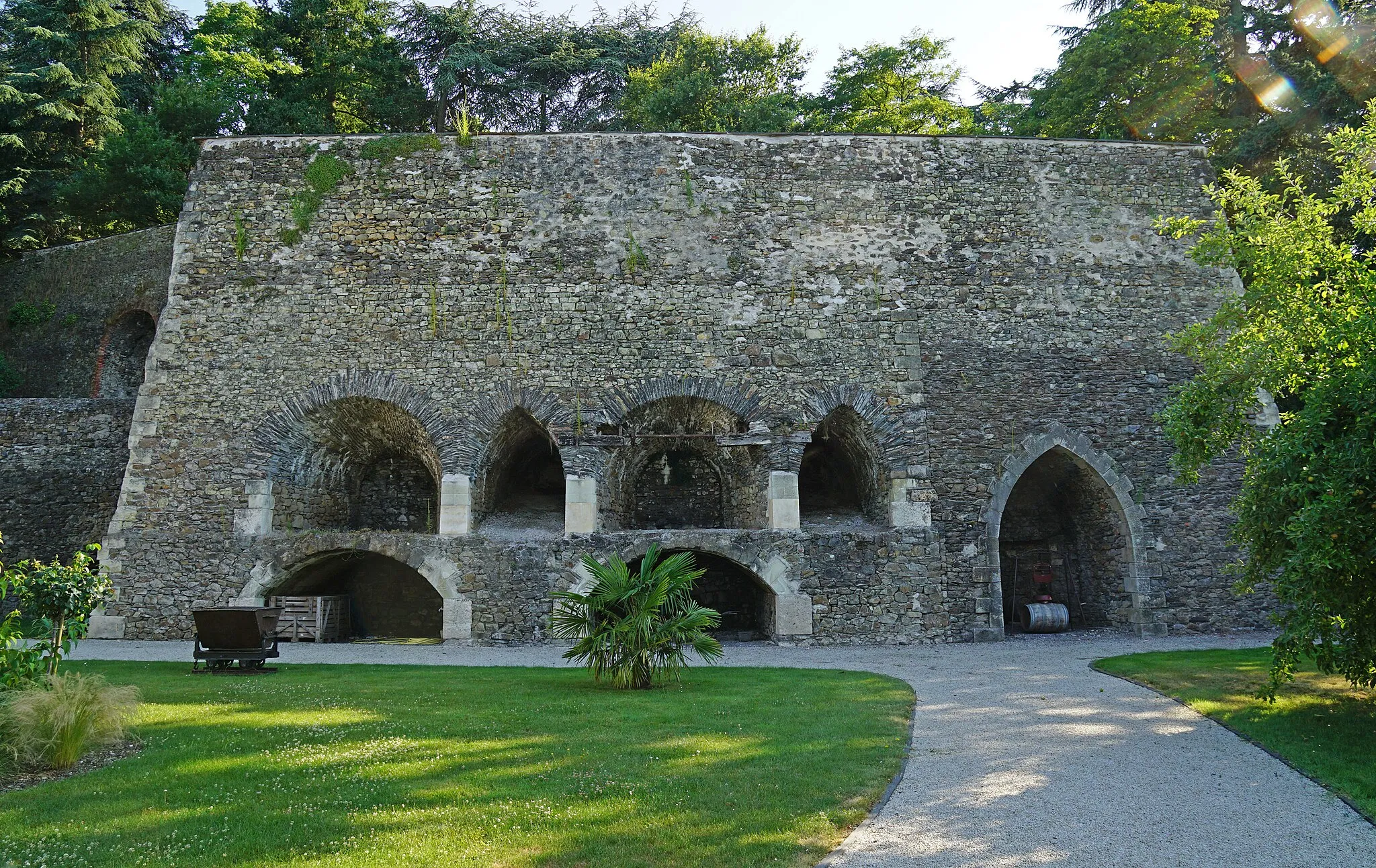 Photo showing: La mine de charbon de la Tranchée et ses fours à chaux à Montjean-sur-Loire (Maine-et-Loire, France).