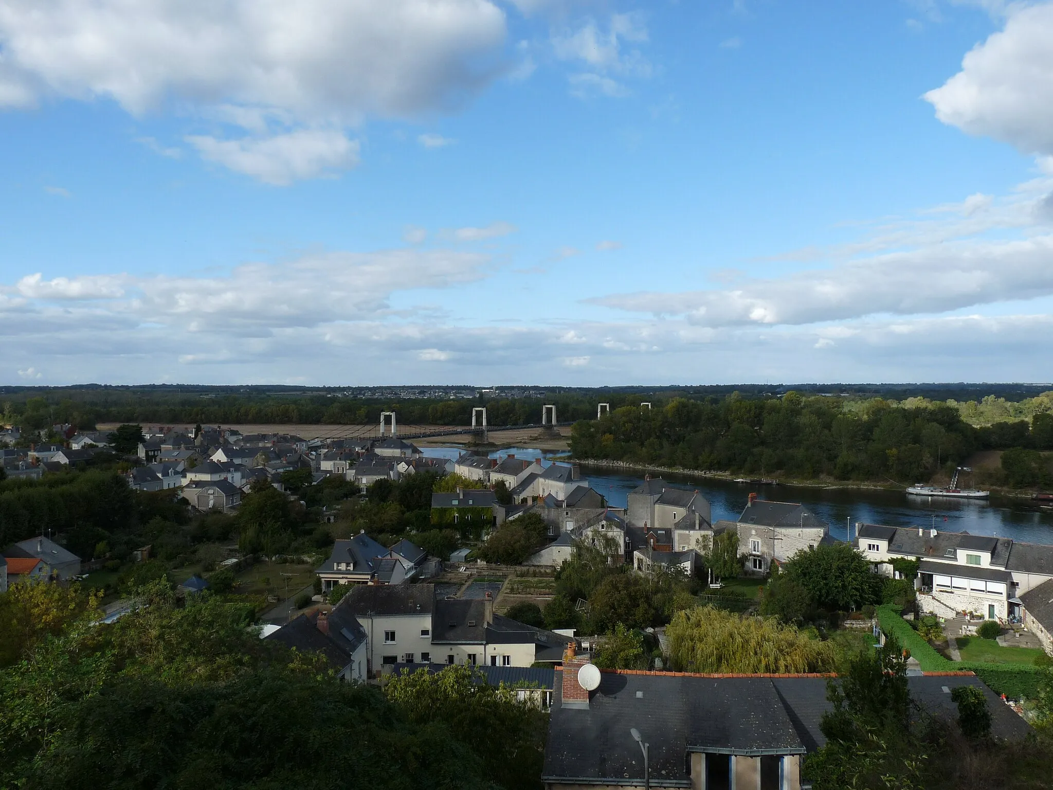 Photo showing: Panorama depuis la Place de l'église à Montjean-sur-Loire (49).