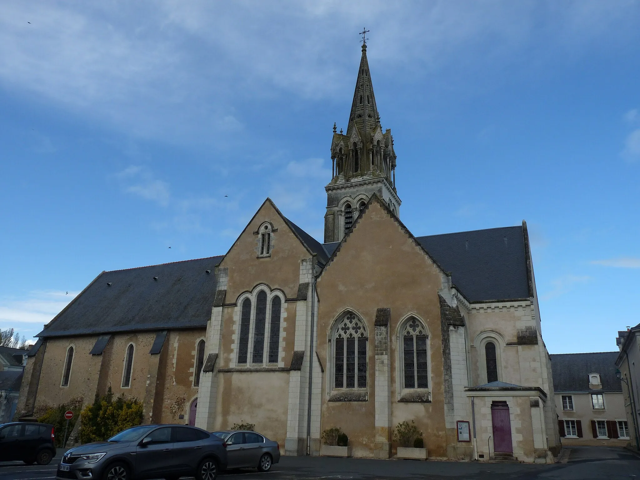 Photo showing: Extérieur de l'église Saint-Aubin à Morannes (49).