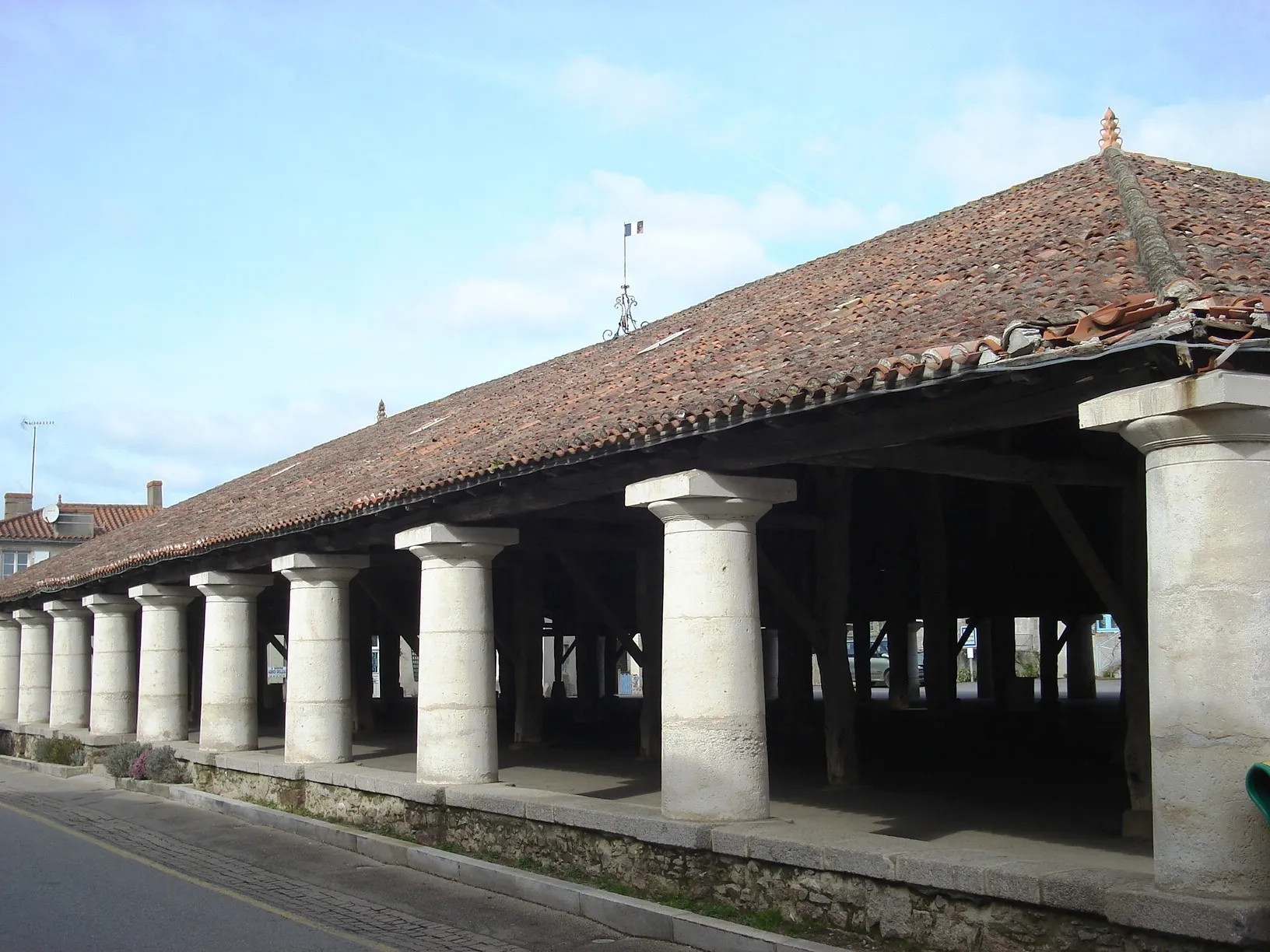 Photo showing: This building is indexed in the base Mérimée, a database of architectural heritage maintained by the French Ministry of Culture, under the reference PA00110178 .