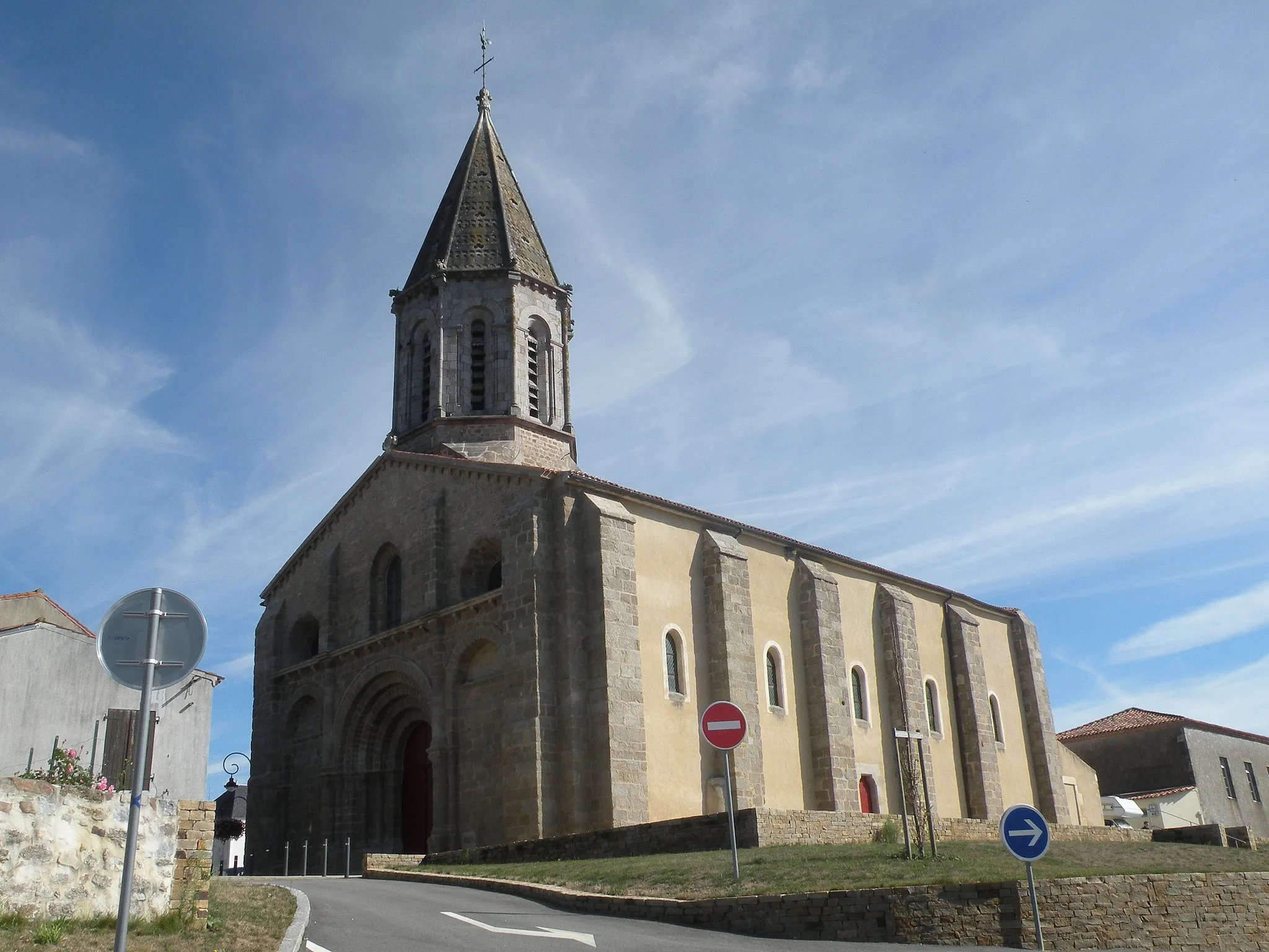 Photo showing: This building is indexed in the base Mérimée, a database of architectural heritage maintained by the French Ministry of Culture, under the reference PA00110177 .