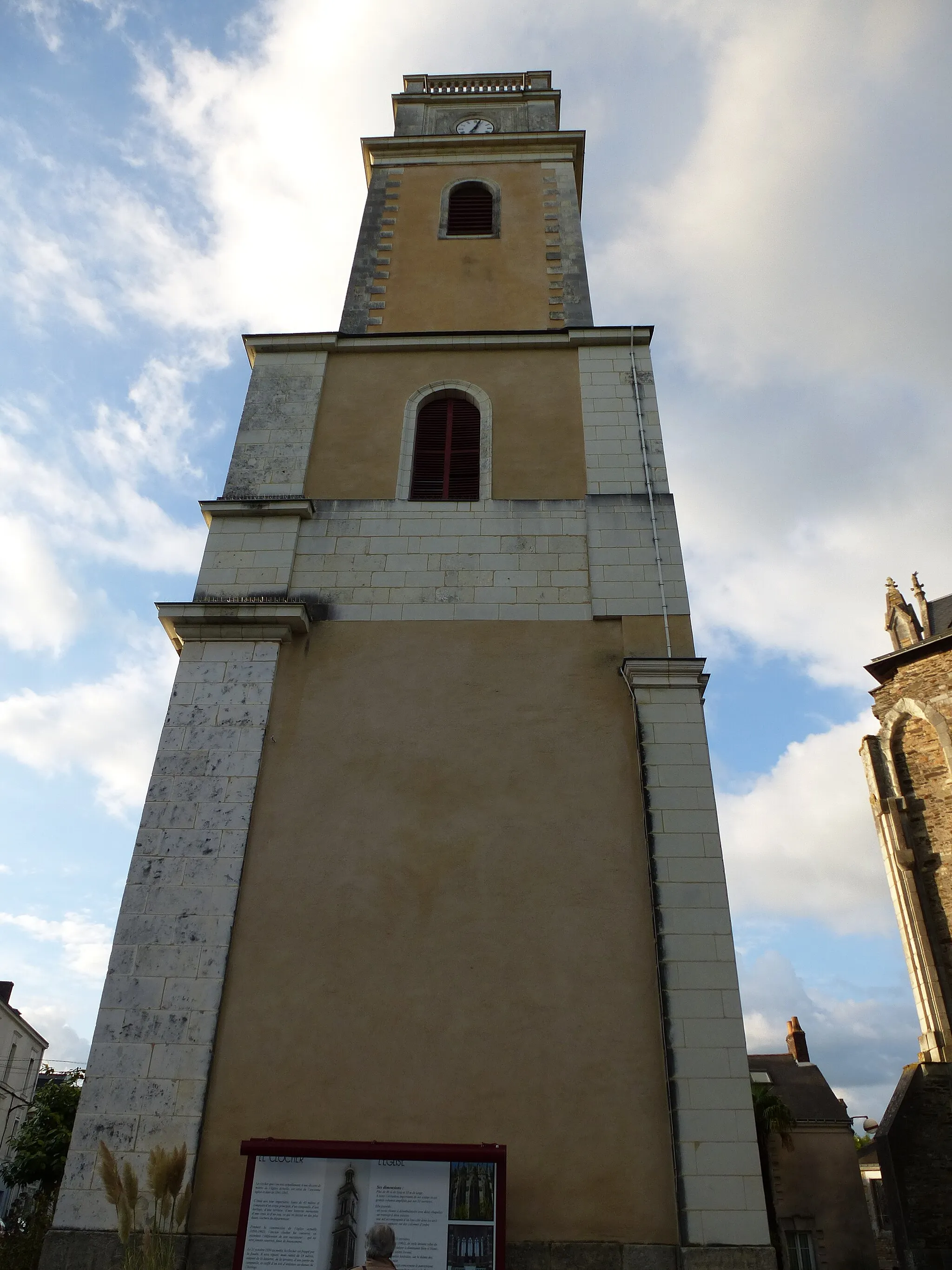 Photo showing: le clocher de l'eglise de nort sur erdre