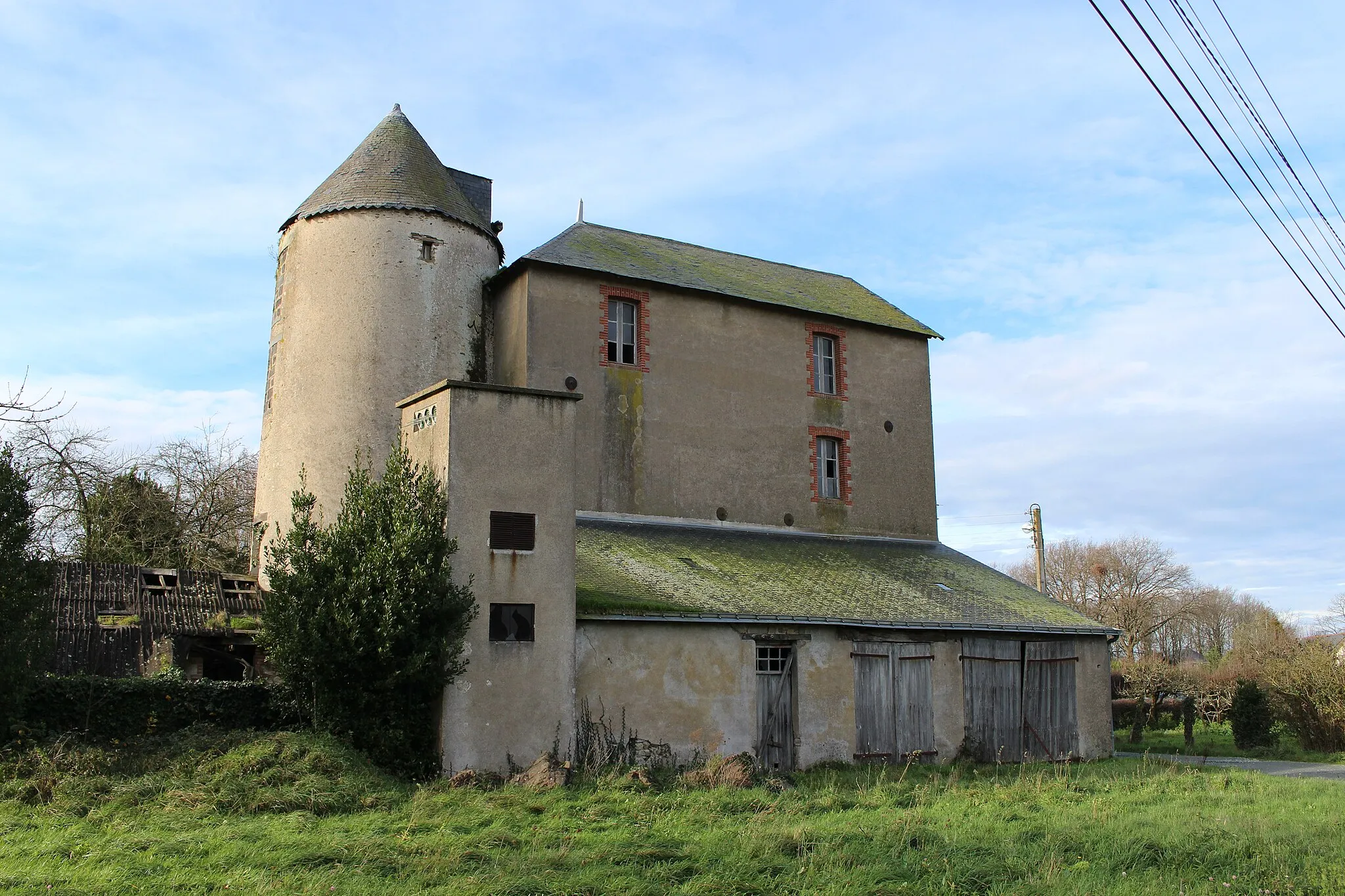 Photo showing: Ancienne minoterie fermée en 1980. (Notre-Dame-des-Landes, Loire-Atlantique).