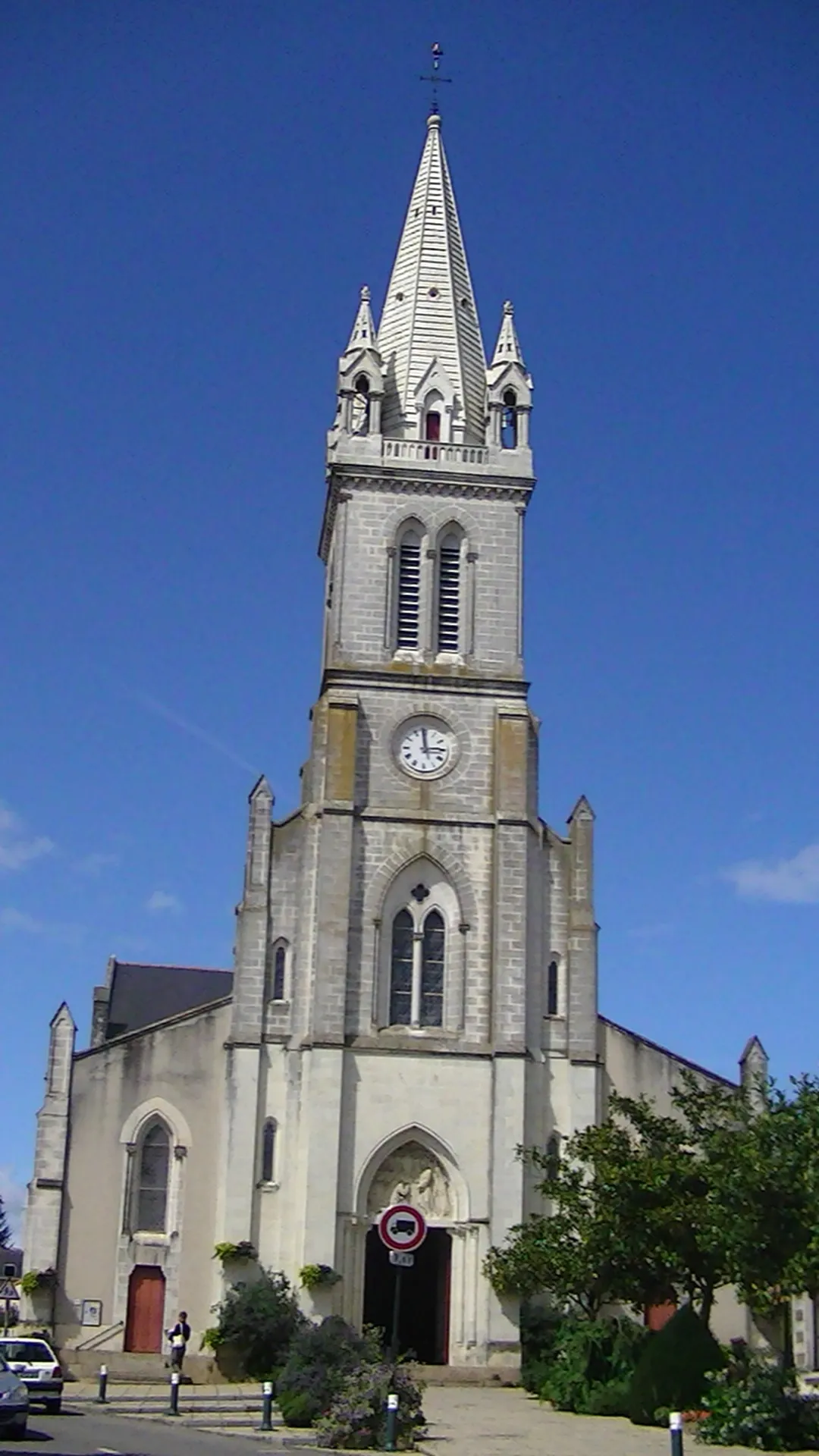 Photo showing: Church in Oudon, France