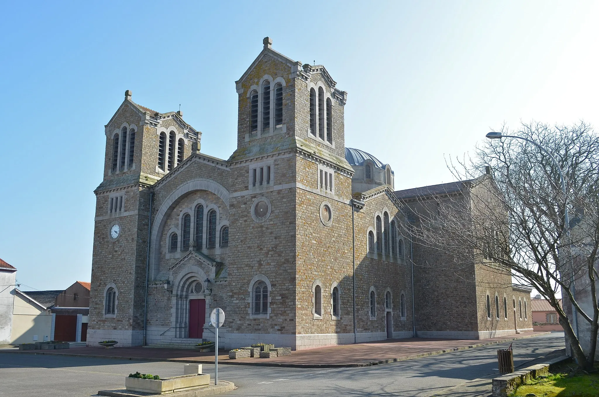 Photo showing: This building is indexed in the base Mérimée, a database of architectural heritage maintained by the French Ministry of Culture, under the reference PA44000037 .