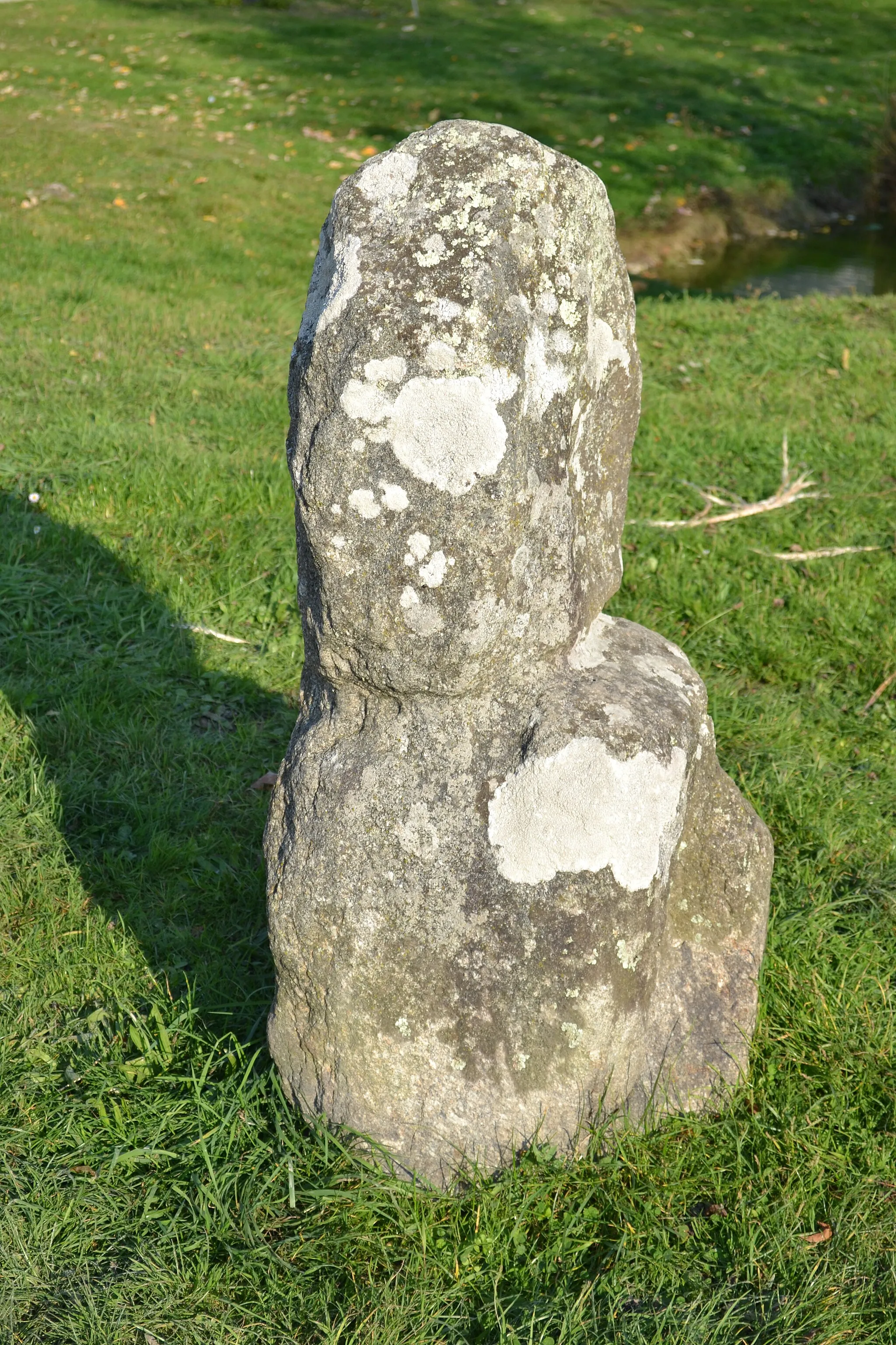 Photo showing: Menhir de Mazière, Prinquiau, Loire-Atlantique