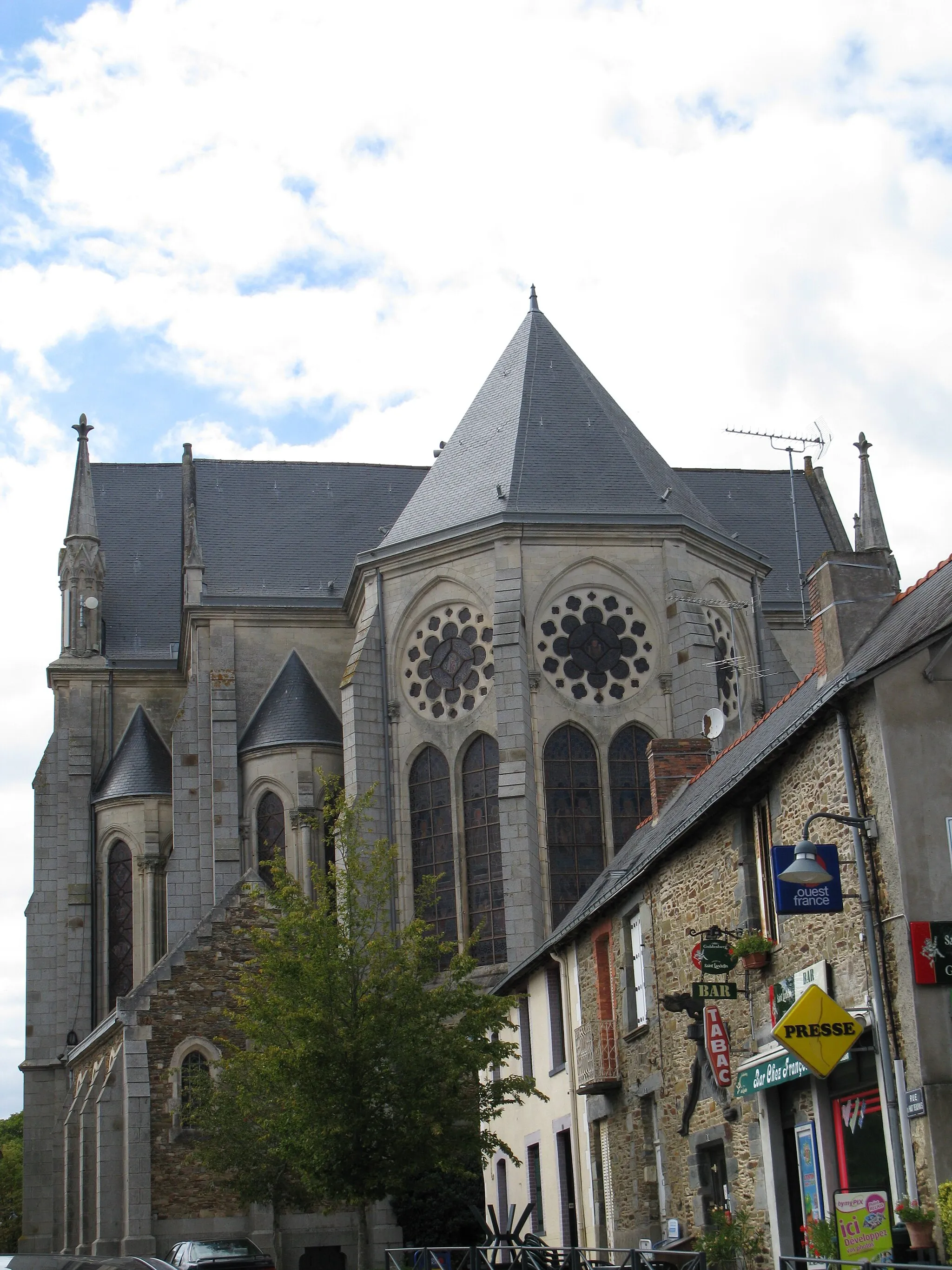 Photo showing: Église de Rougé
