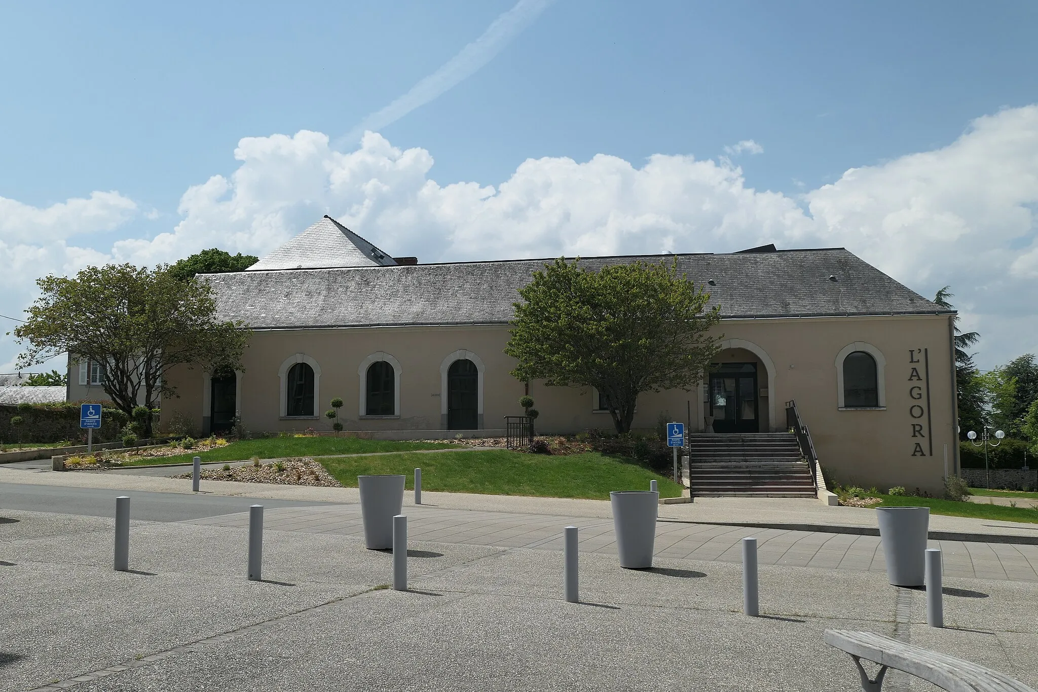 Photo showing: L'Agora, dating center of Saint-Berthevin (Mayenne, France)