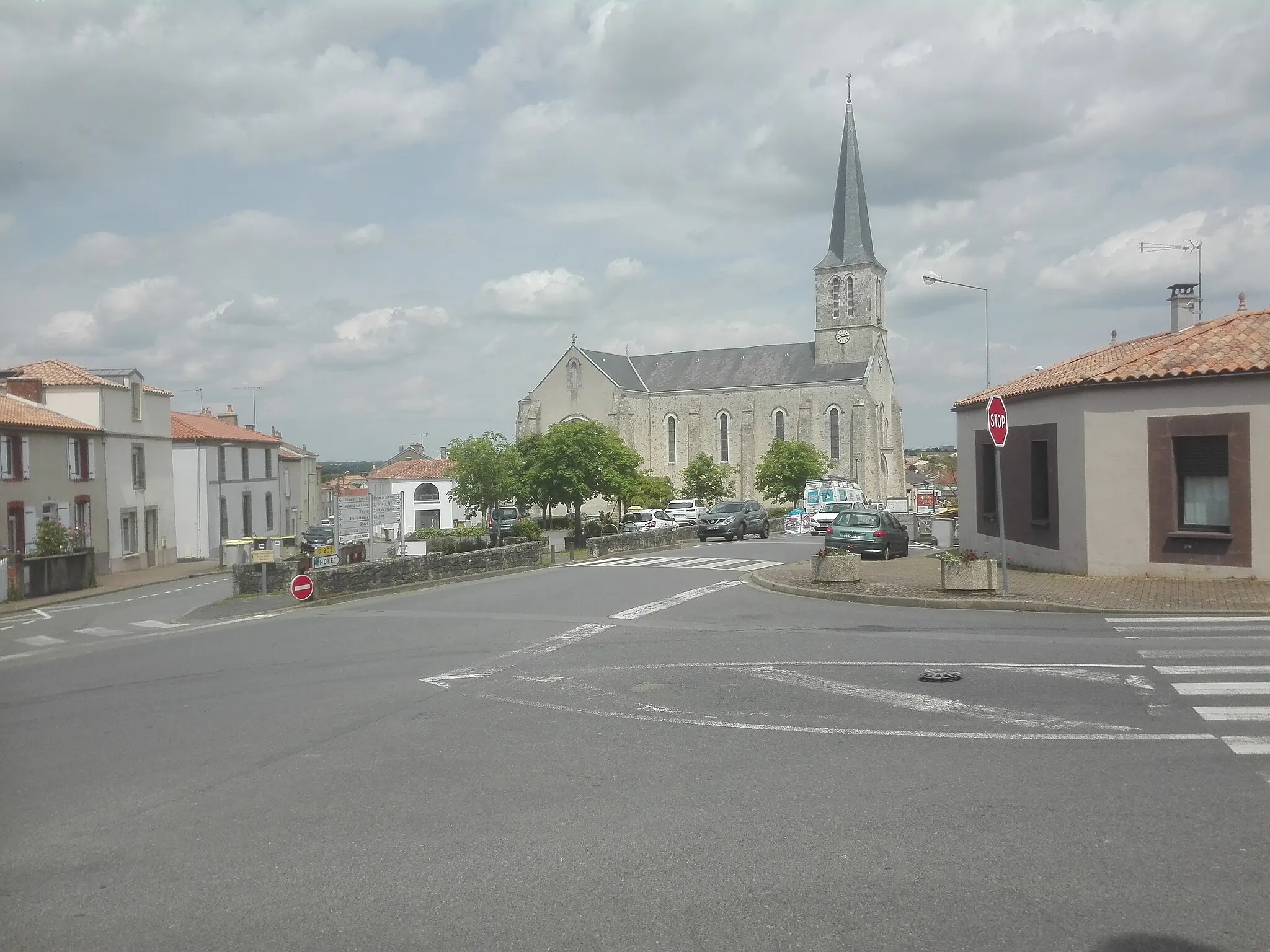 Photo showing: Une vue du bourg de Saint-Christophe-du-Bois (Maine-et-Loire, France).