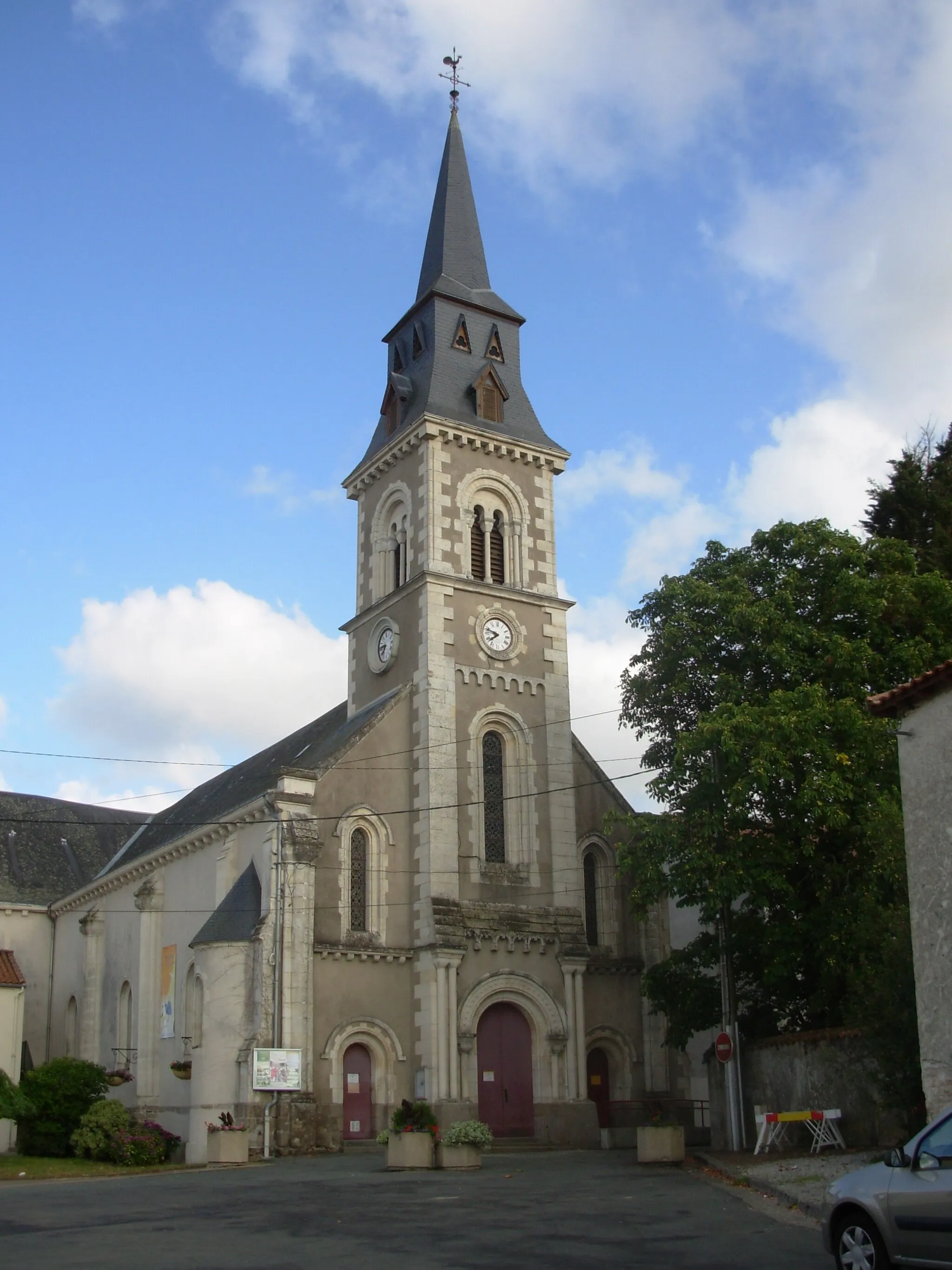 Photo showing: Church of Saint-Florent-des-Bois (Vendée)